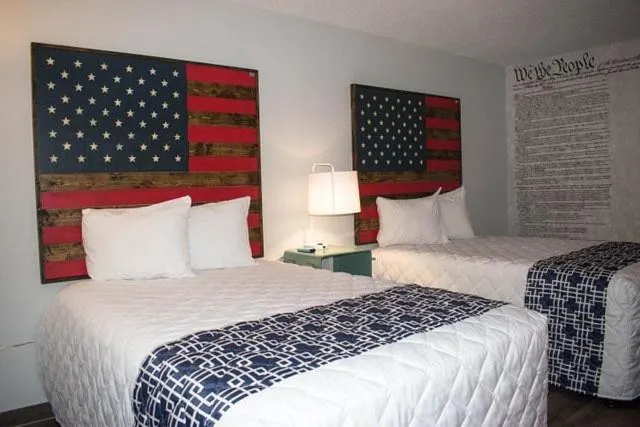 Bedroom, Bed in Super 8 by Wyndham Daleville-Fort Novosel