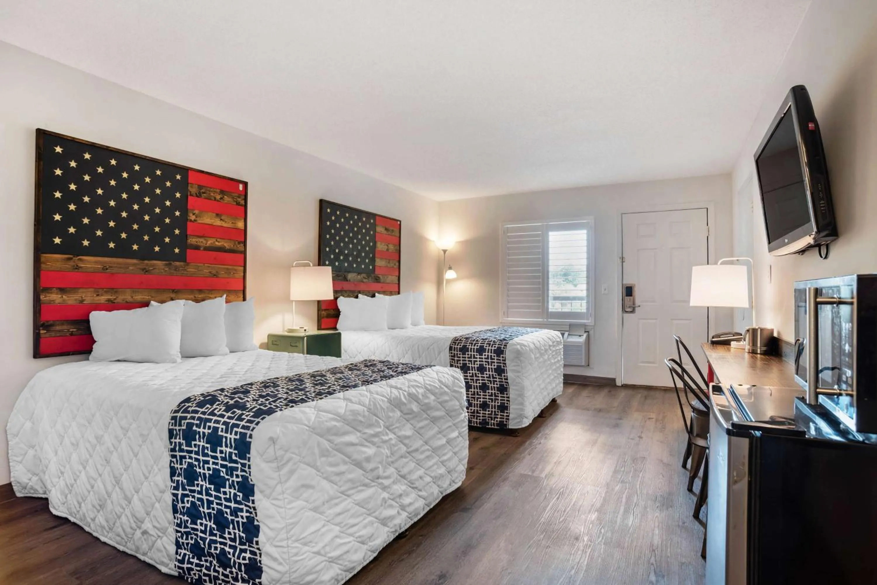 Photo of the whole room, Bed in Super 8 by Wyndham Daleville-Fort Novosel