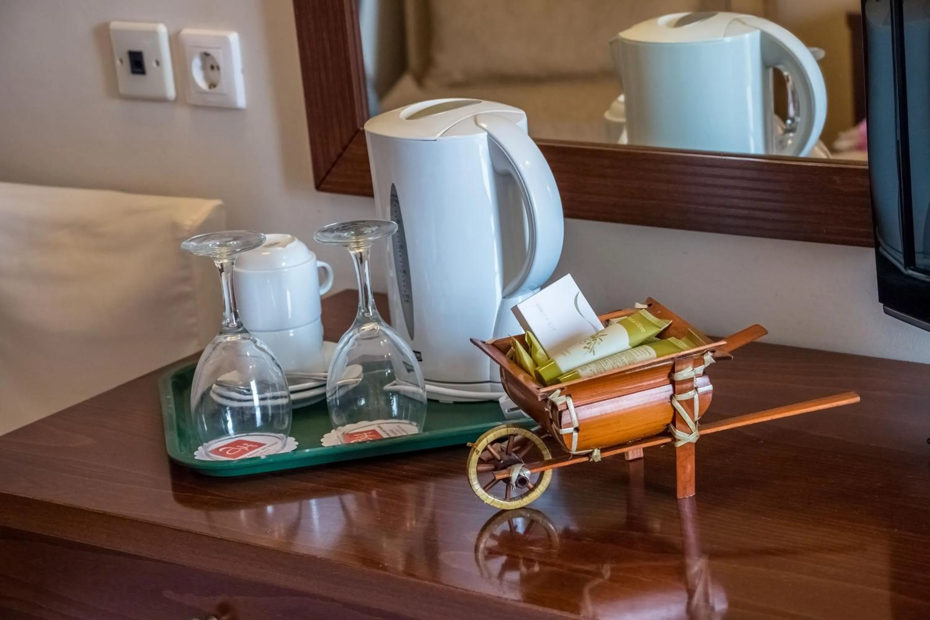 Coffee/tea facilities in Apollo Resort Art Hotel