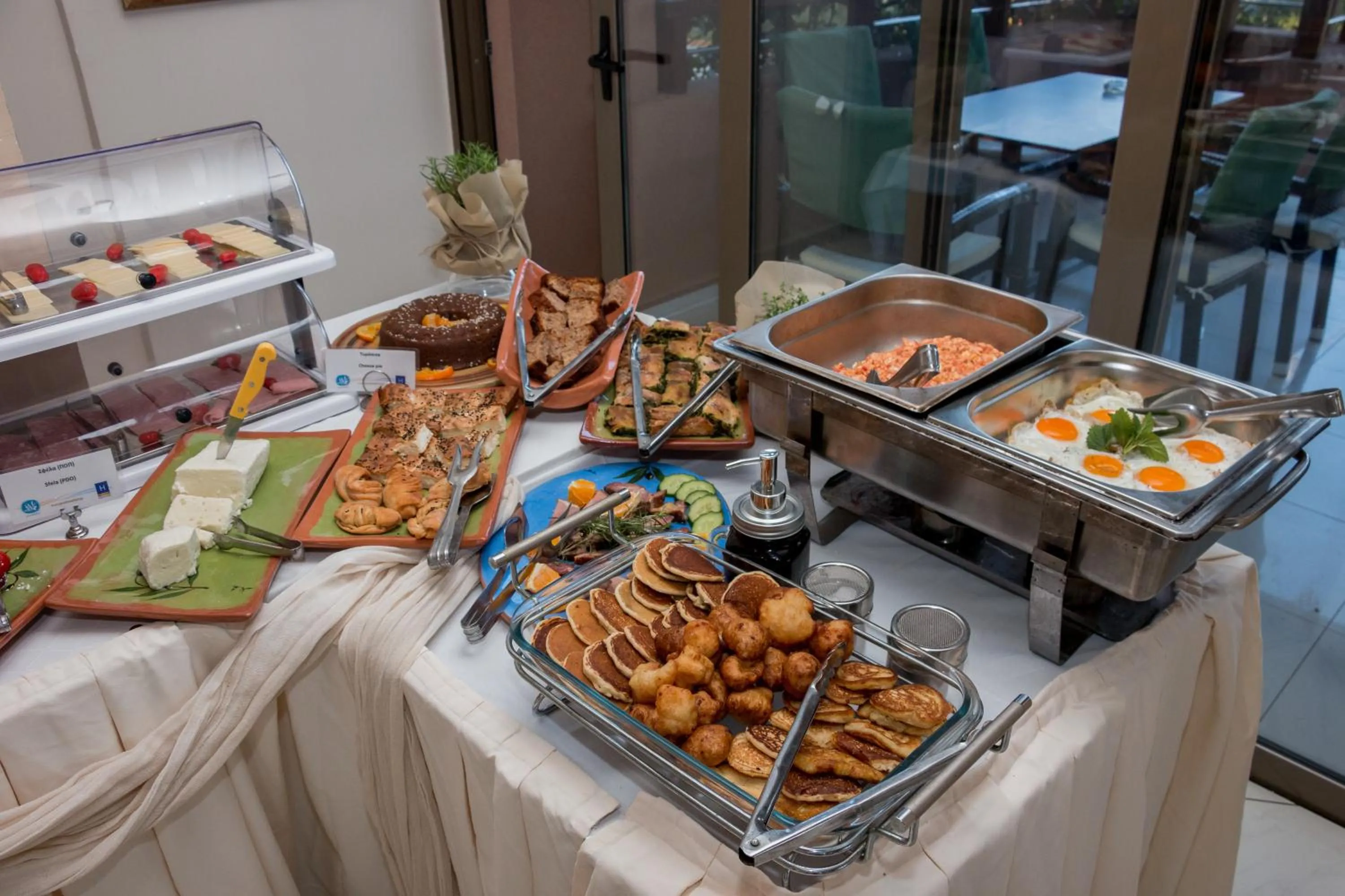 Food and drinks in Apollo Resort Art Hotel