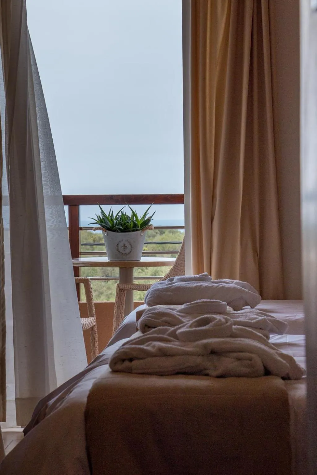 Sea view, Bed in Apollo Resort Art Hotel
