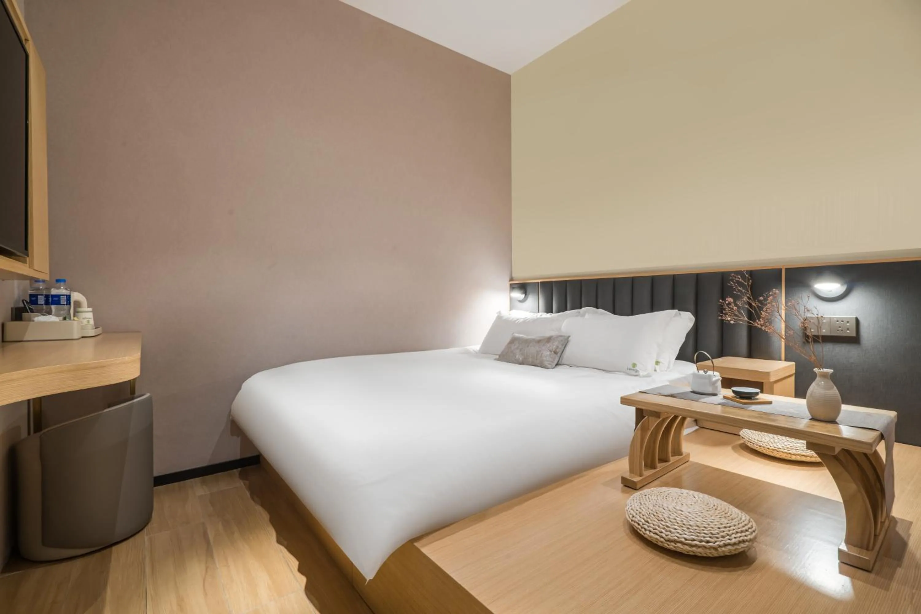 Bed in Meego Smart Select Hotel