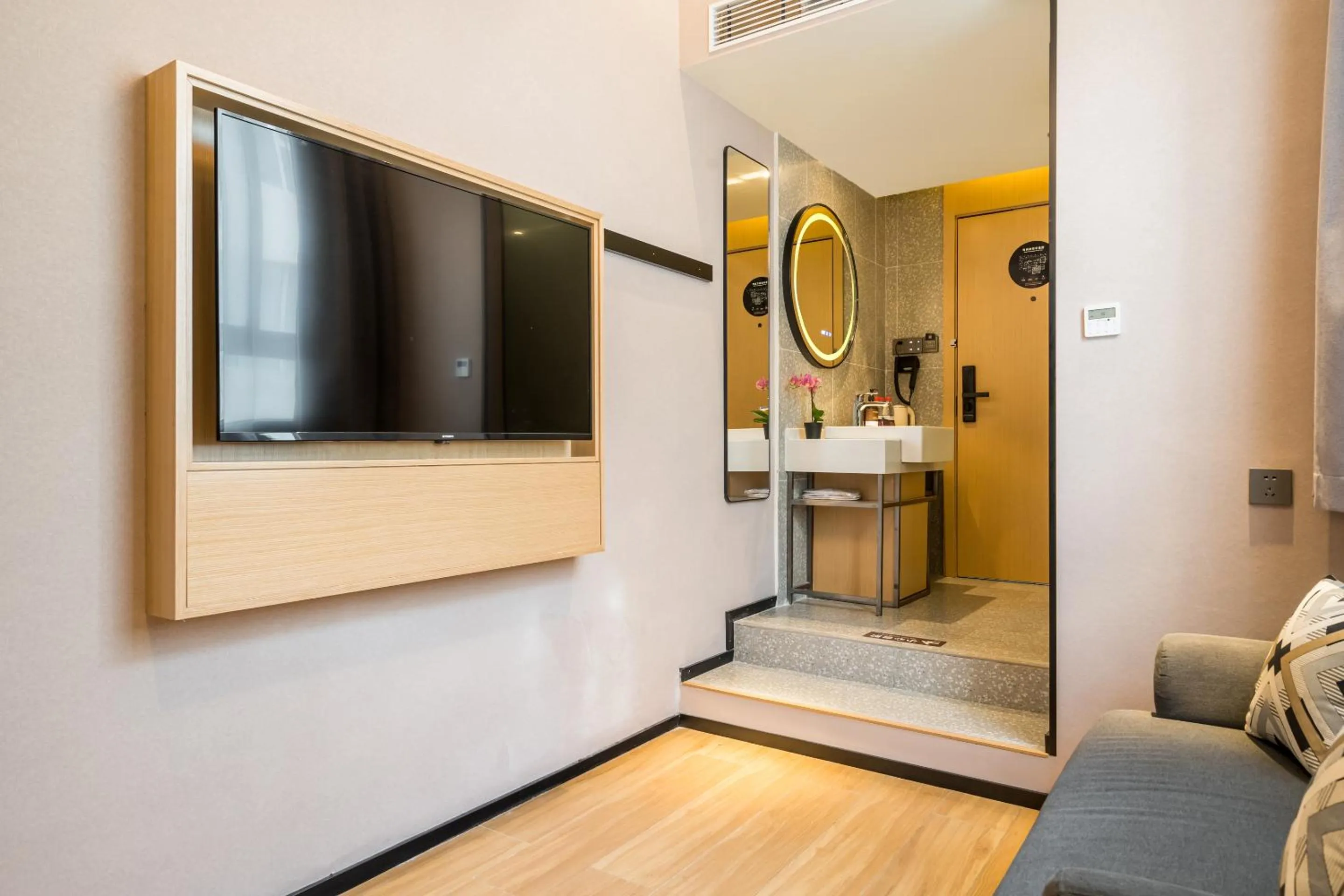 Meego Smart Select Hotel