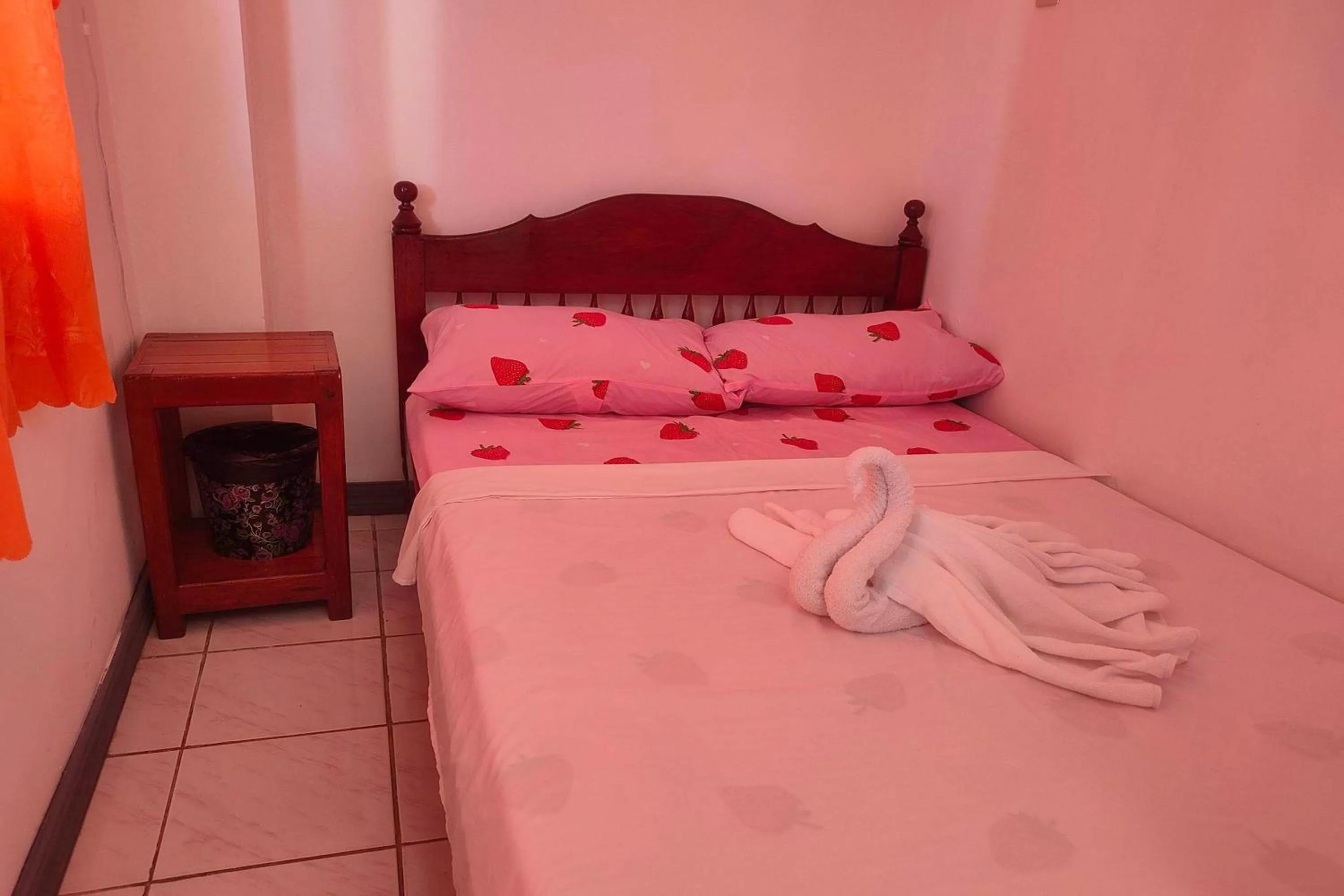 Bed in Istroberi Inn Palawan near Airport