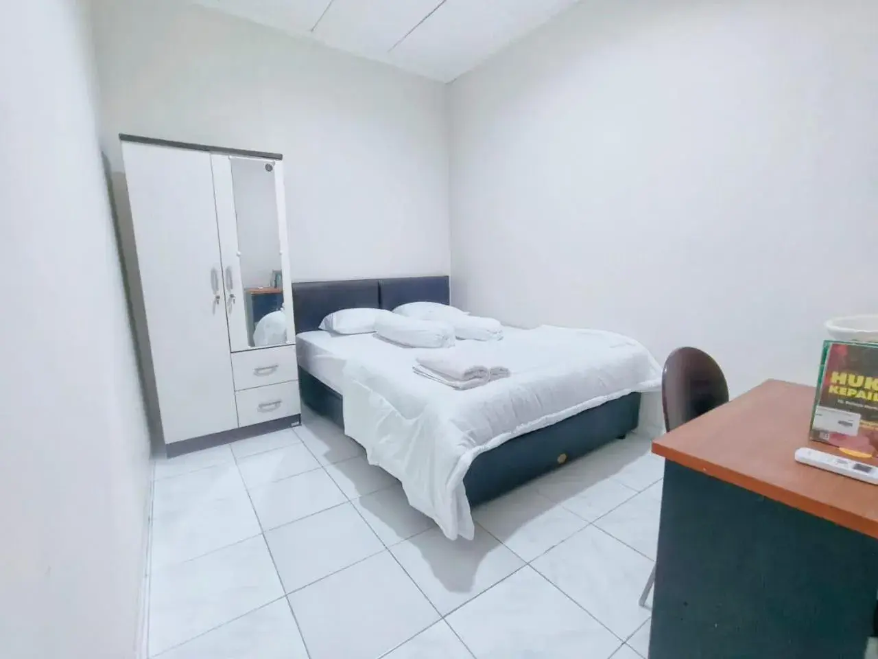 Standard Double Room in Kost Griya Asri by ecommerceloka Standard Double Room in Kost Griya Asri by ecommerceloka