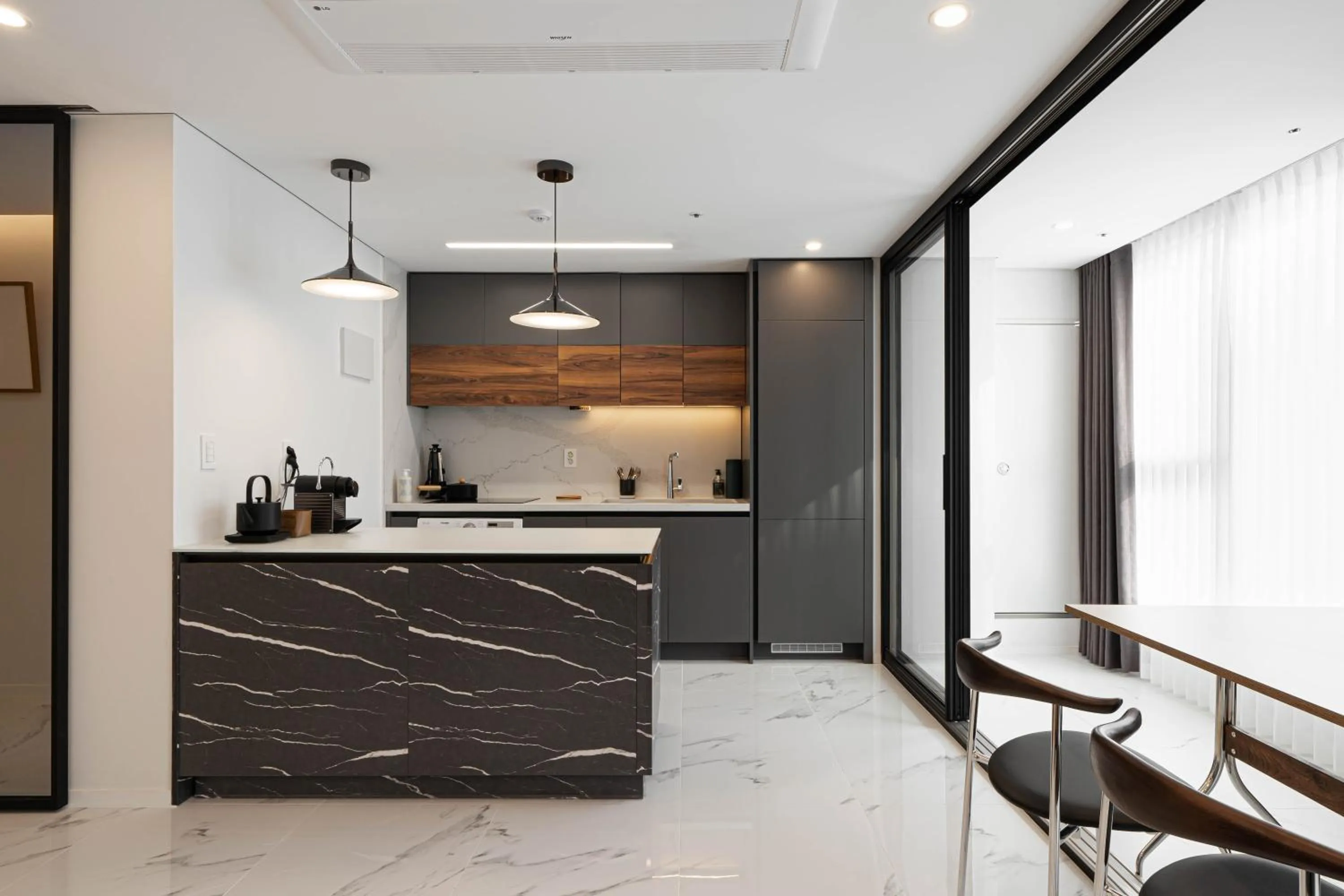 Kitchen or kitchenette in Le Collective Gangnam SAC Signity