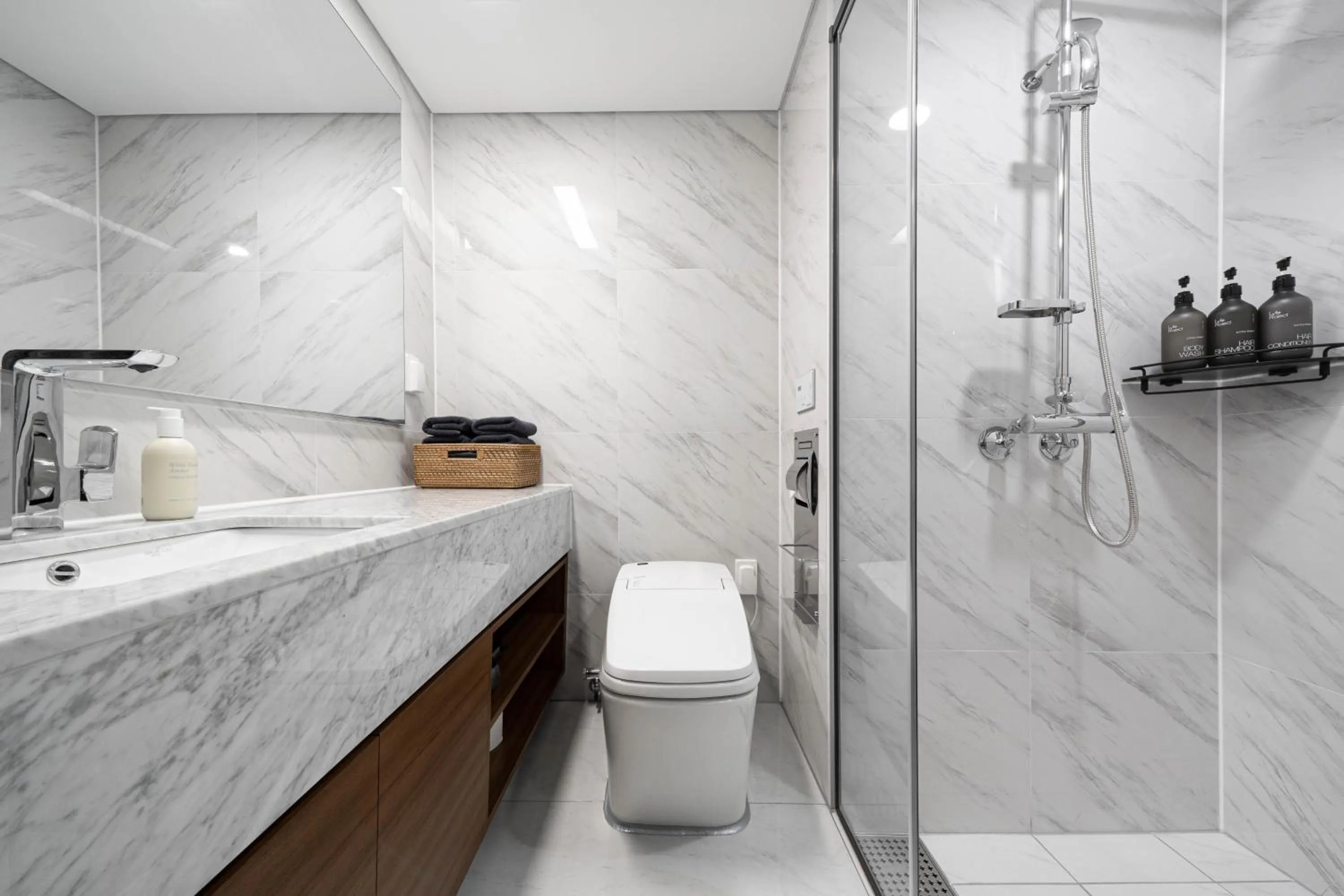 Shower in Le Collective Gangnam SAC Signity