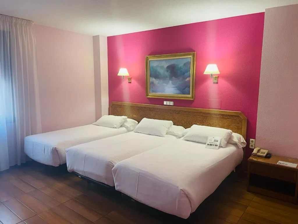 Bedroom, Bed in Hotel Don Carmelo