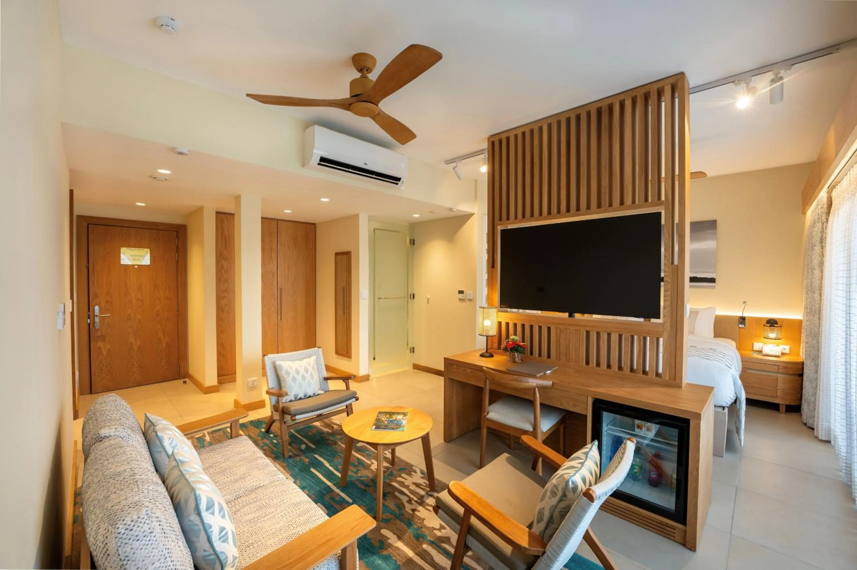 TV and multimedia in Ocean's Creek Beach Hotel