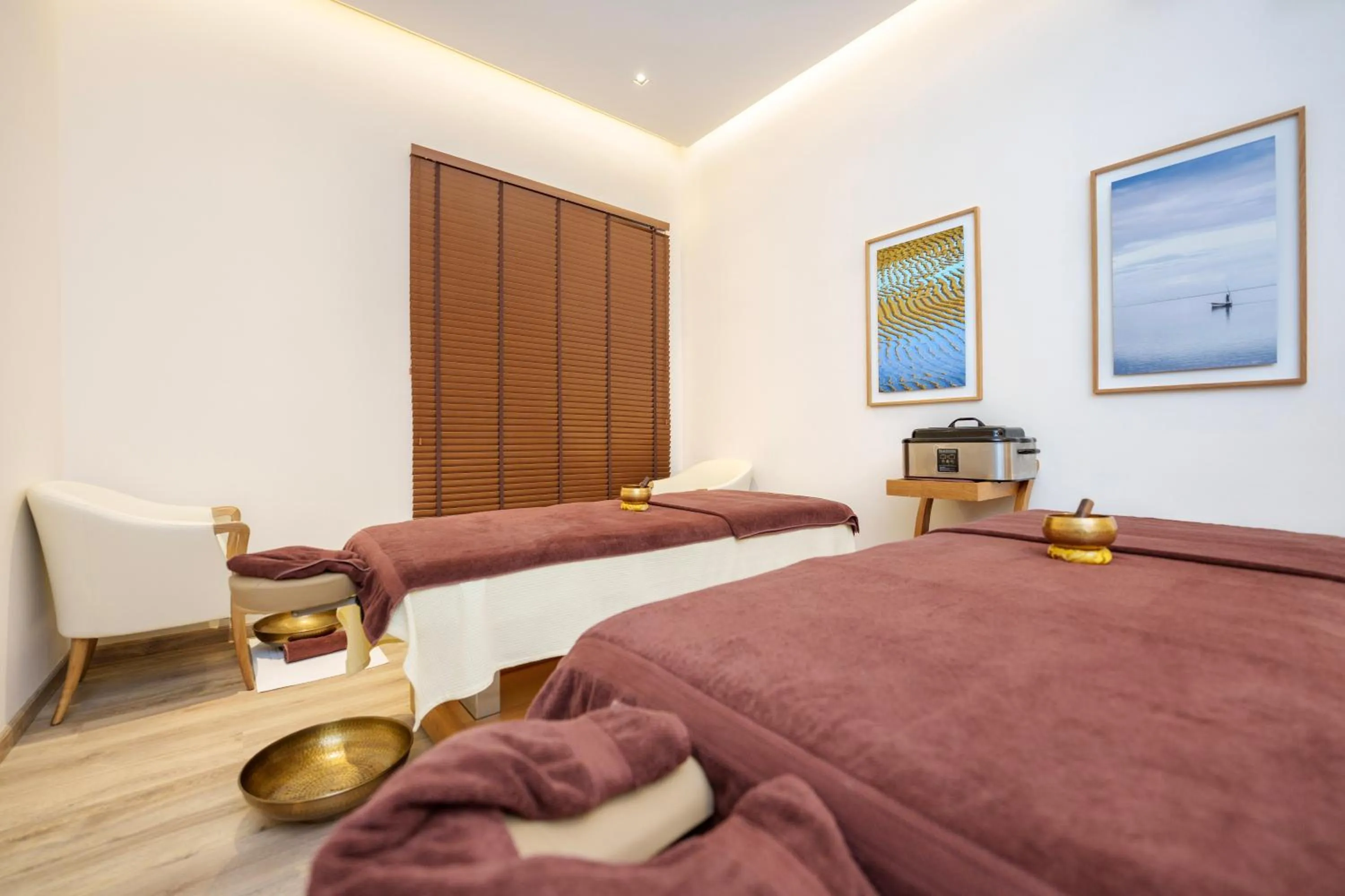 Massage, Bed in Ocean's Creek Beach Hotel