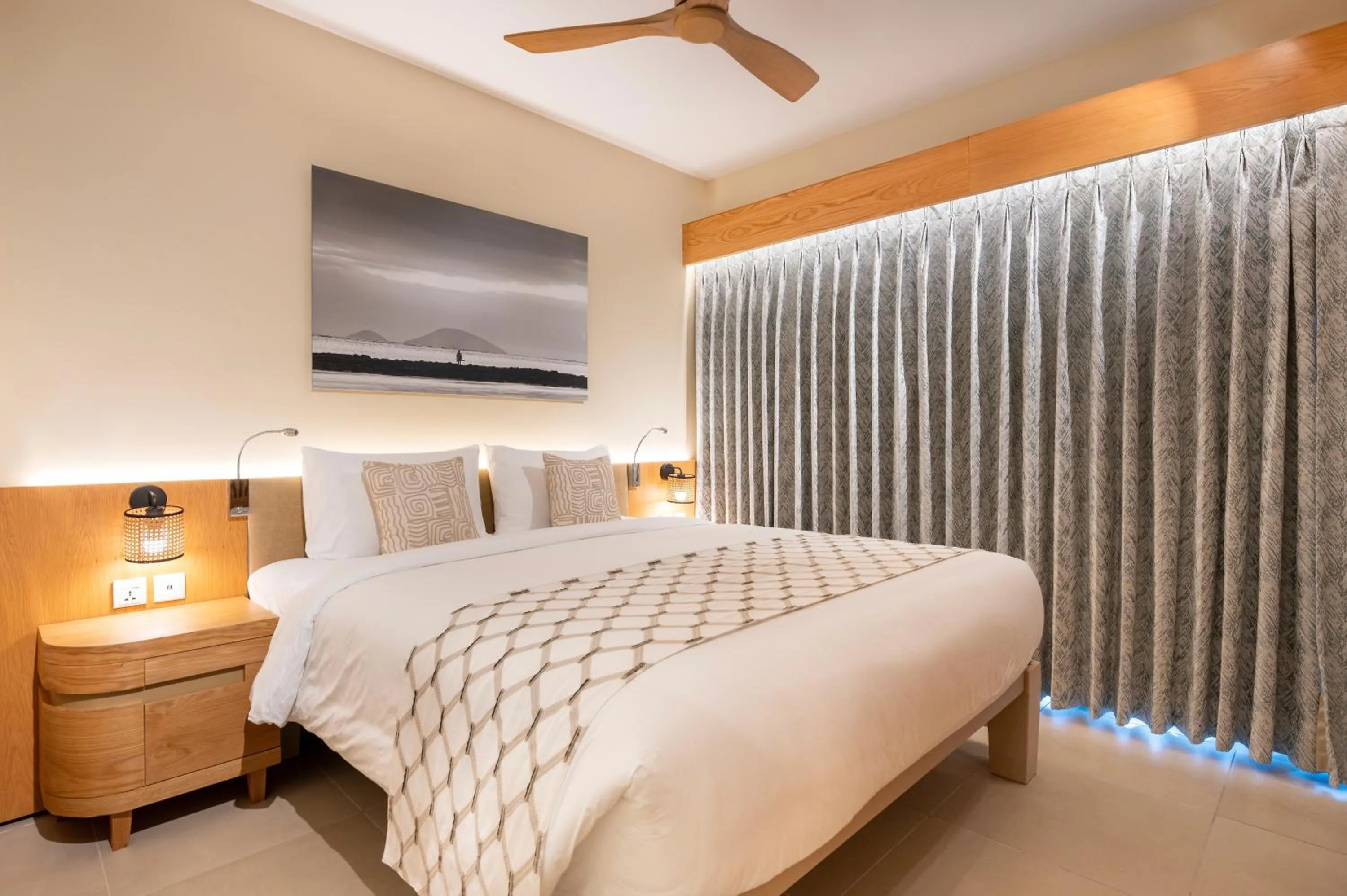 Bed in Ocean's Creek Beach Hotel