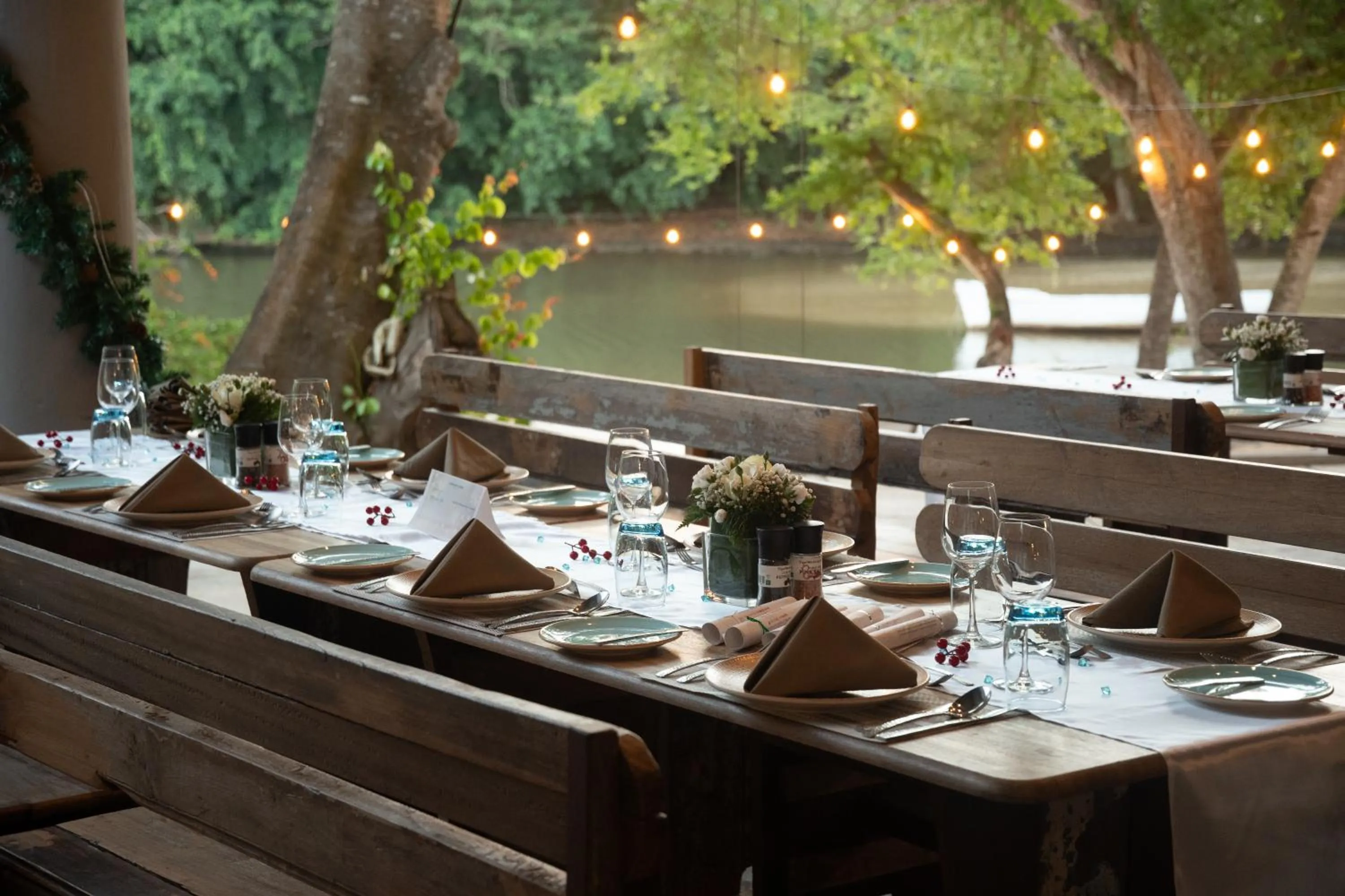 Restaurant/places to eat in Ocean's Creek Beach Hotel