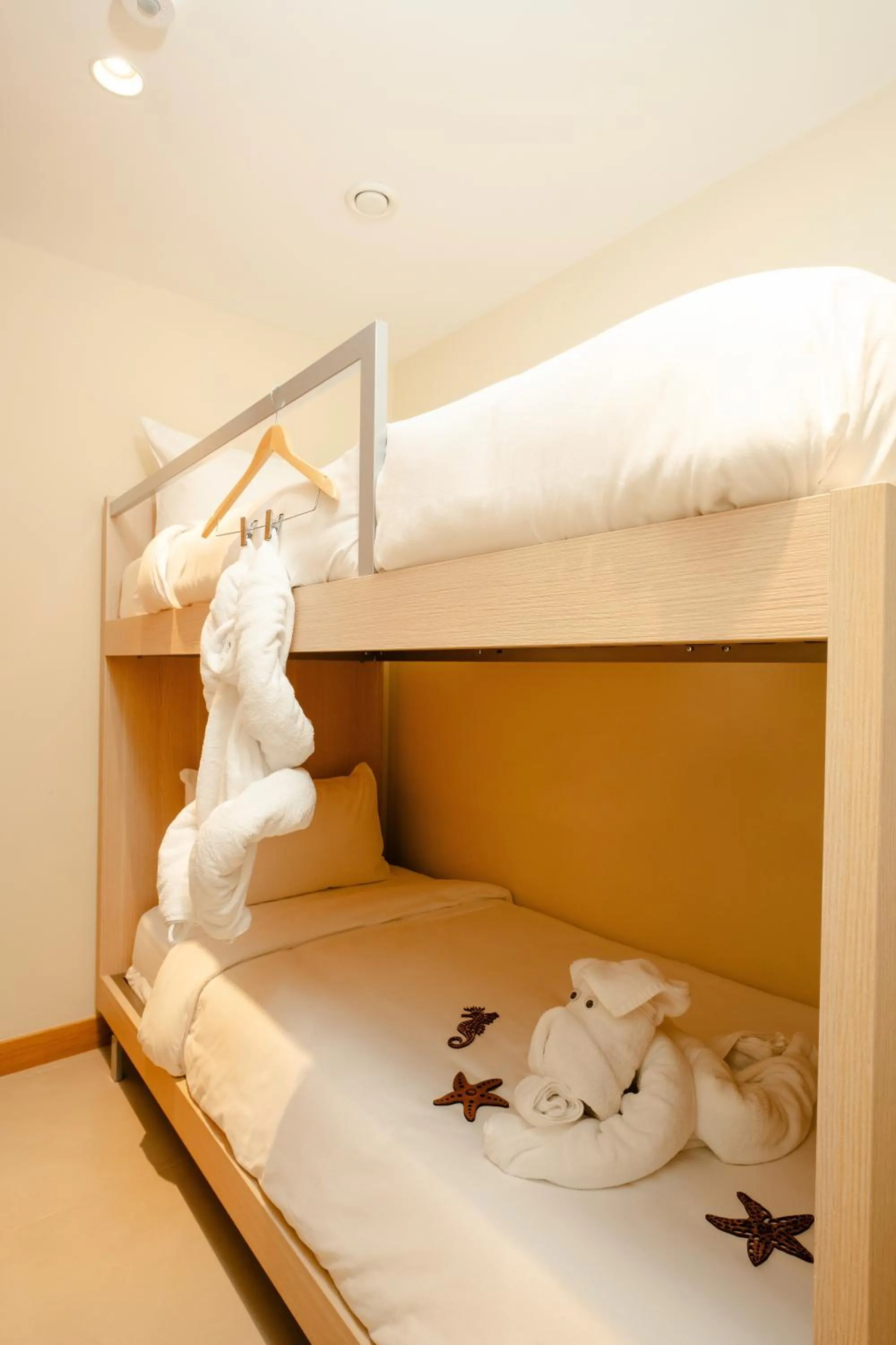 Bedroom, Bed in Ocean's Creek Beach Hotel