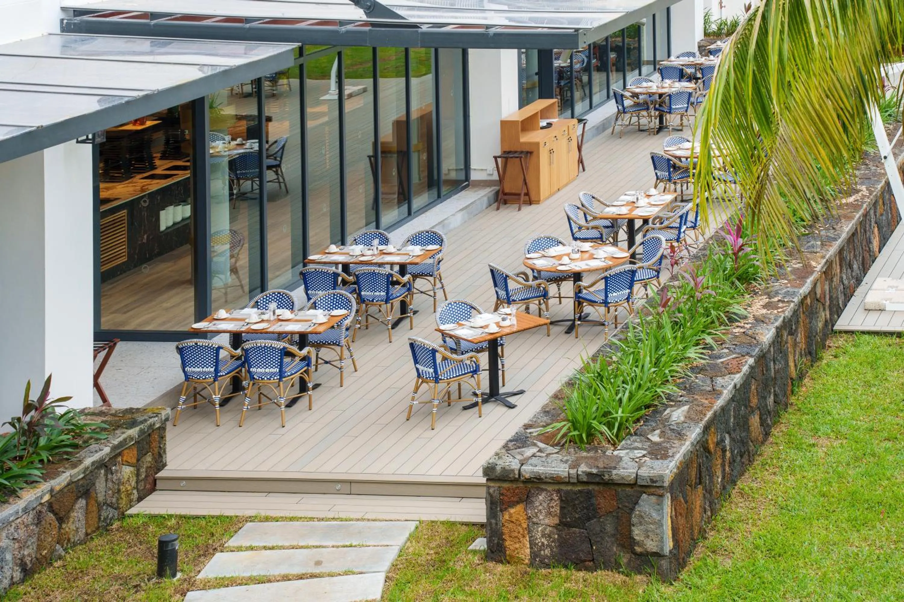 Restaurant/places to eat in Ocean's Creek Beach Hotel