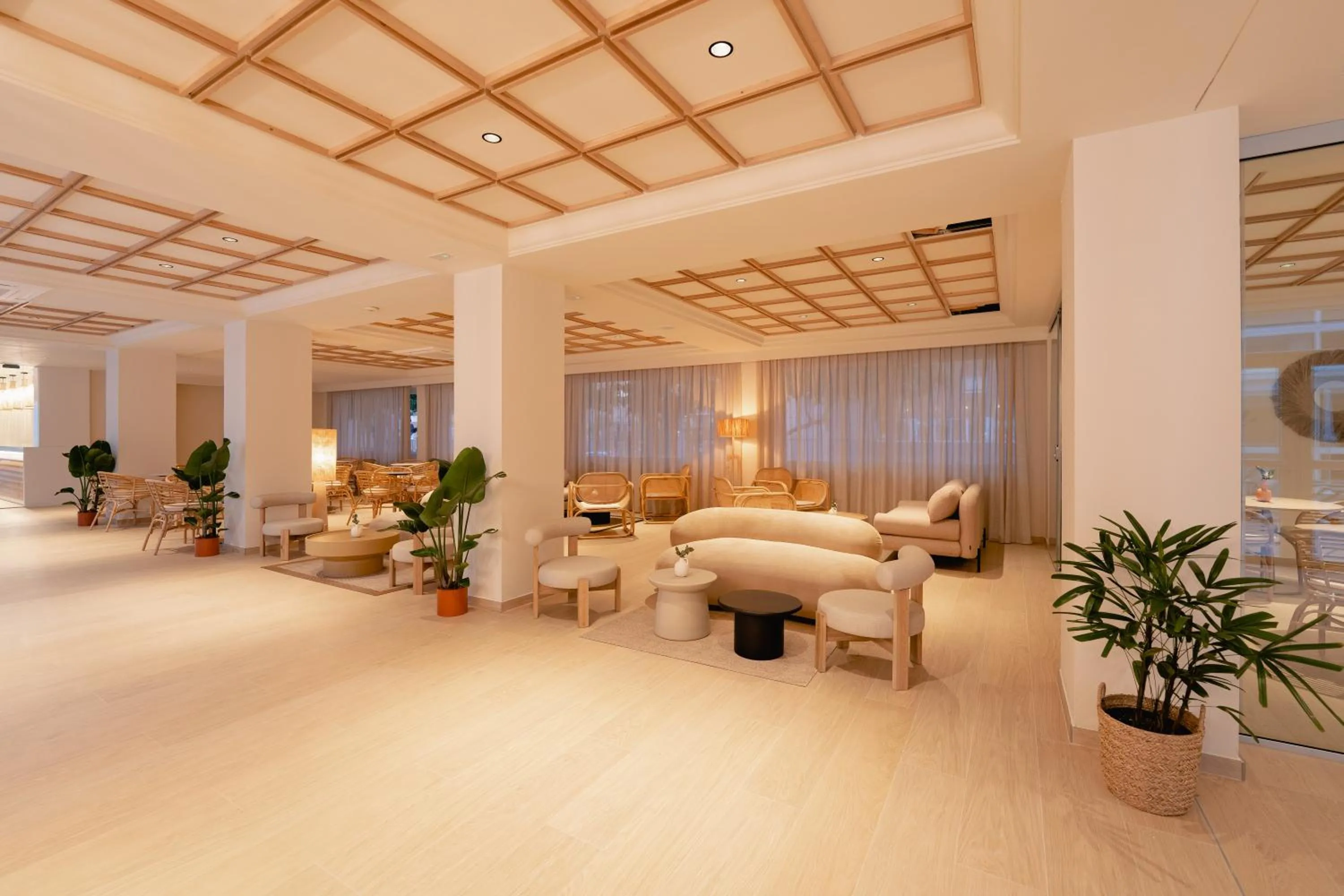 Communal lounge/ TV room in RH Silene Hotel & Spa 4 Sup