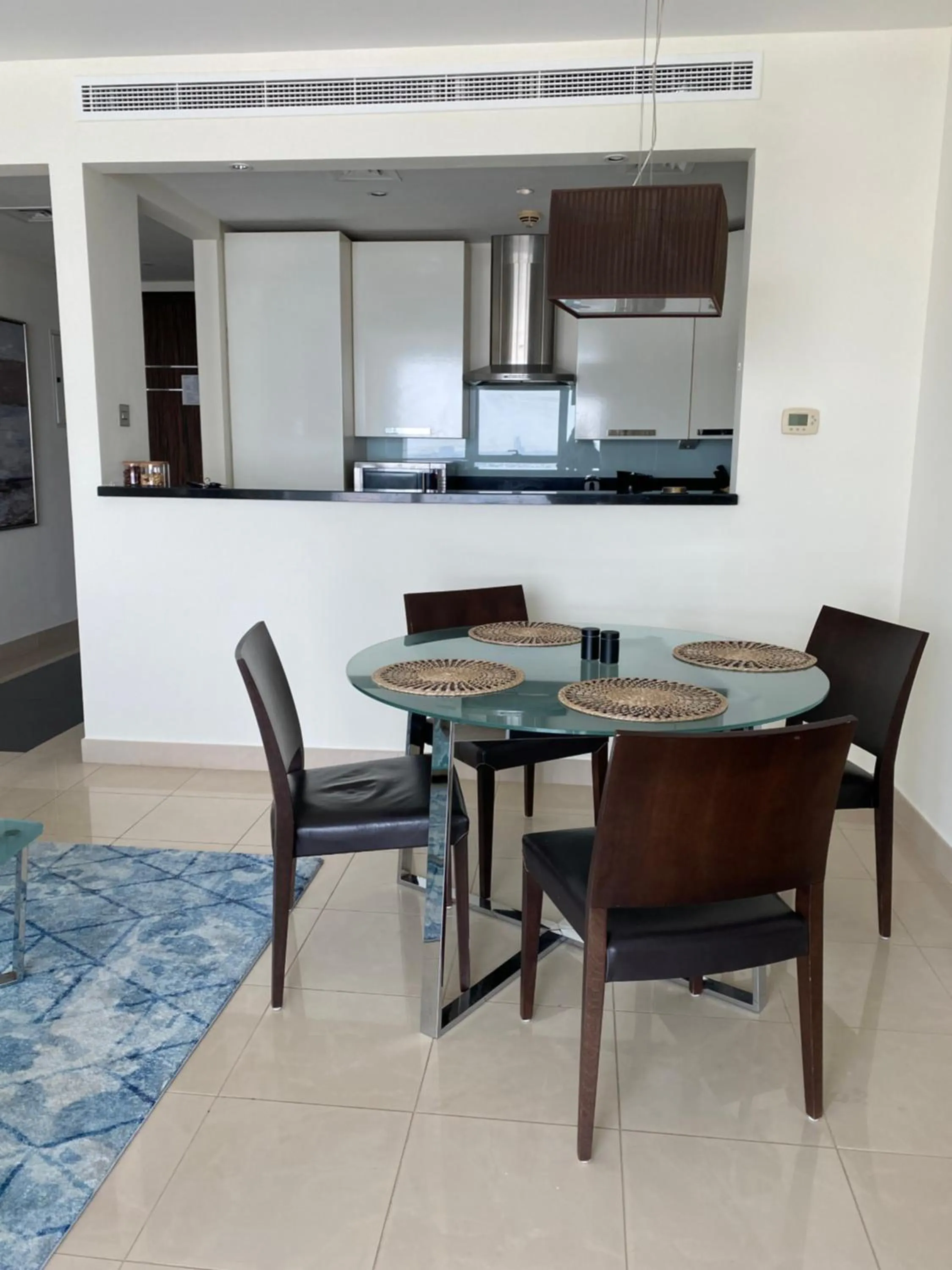 Dining area in Songs of the Lake by Lagom - Bonnington Apartment Jumeirah Lake Towers,