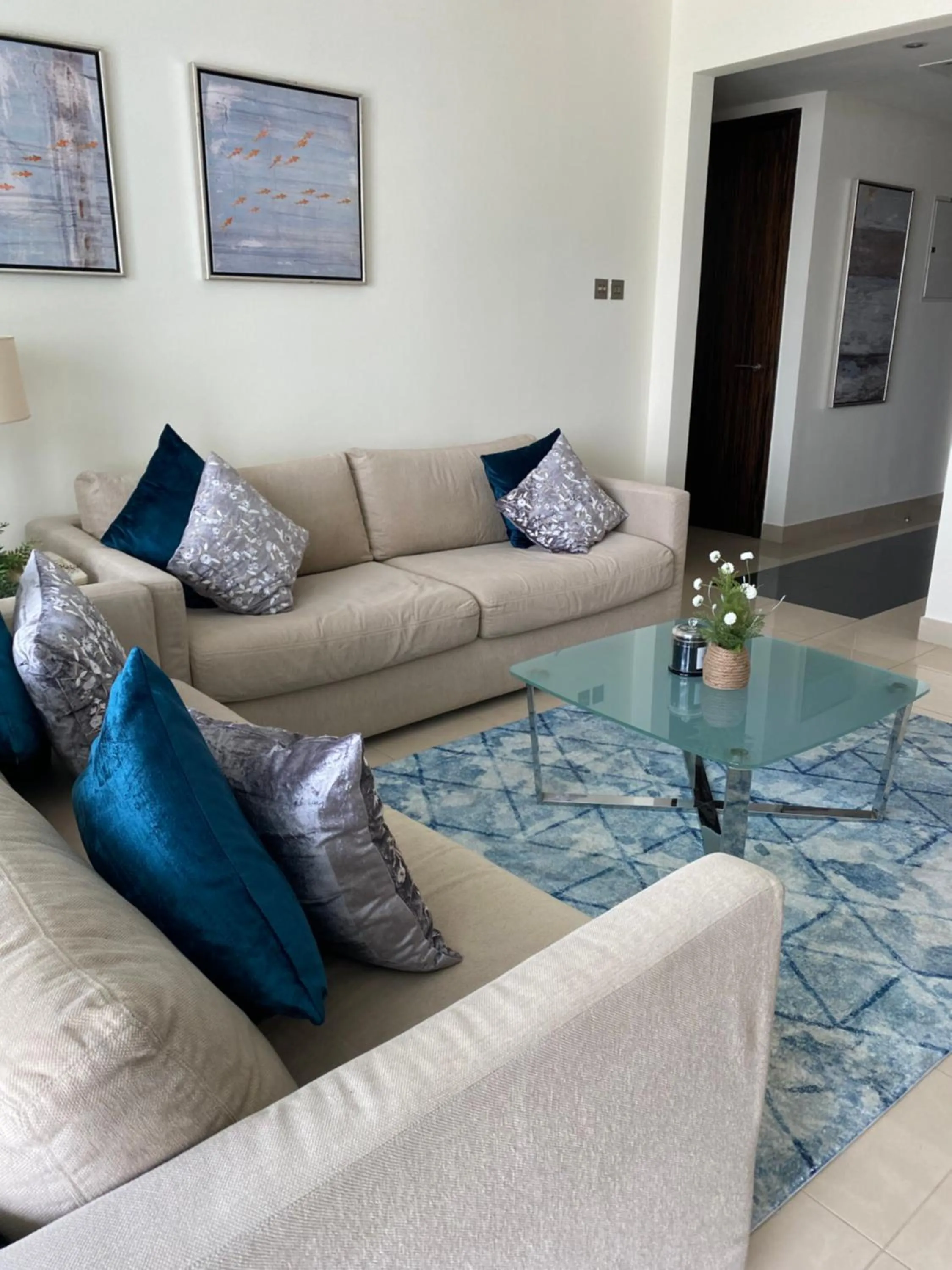 Seating area in Songs of the Lake by Lagom - Bonnington Apartment Jumeirah Lake Towers,