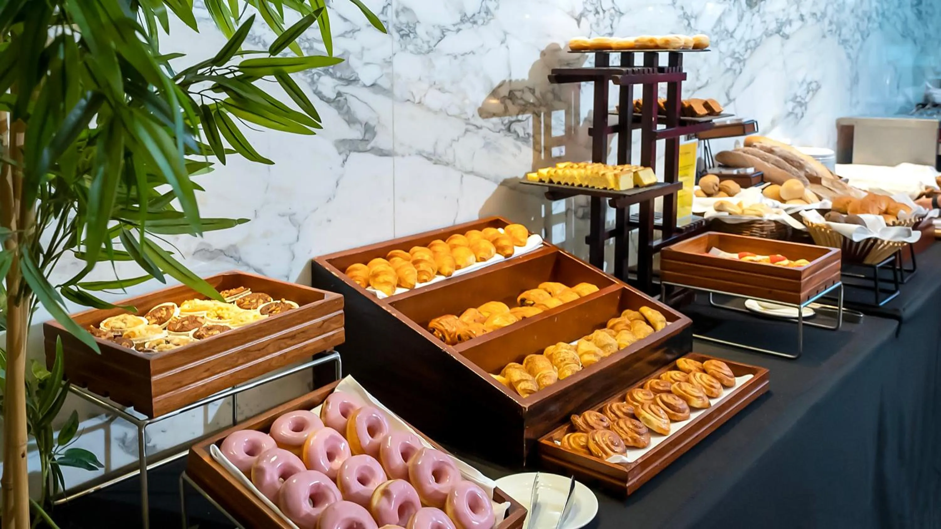 Restaurant/places to eat in Songs of the Lake by Lagom - Bonnington Apartment Jumeirah Lake Towers,