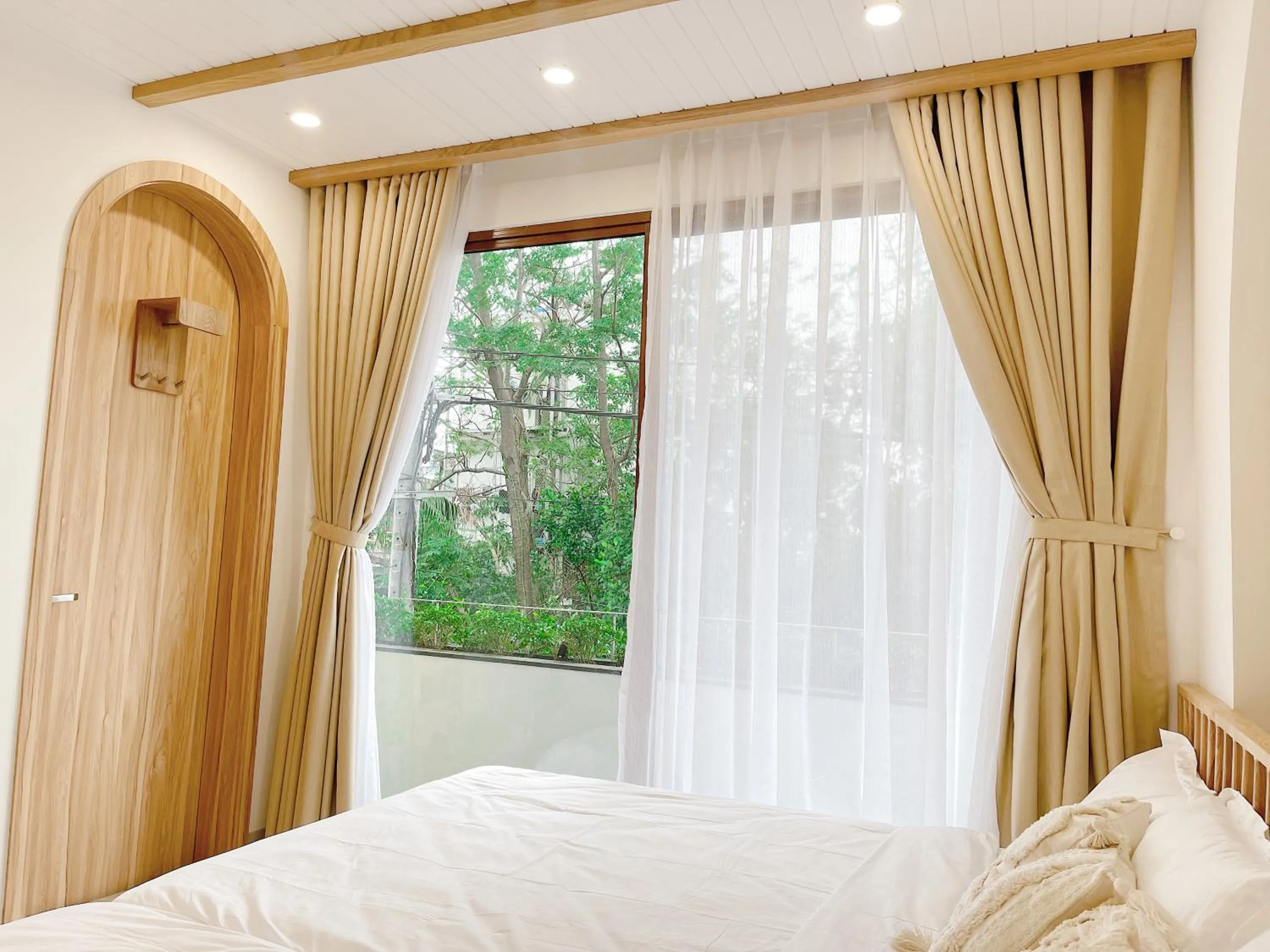 Bed in Baphu Beachwalk Apartment - 5 min walk to My Khe beach