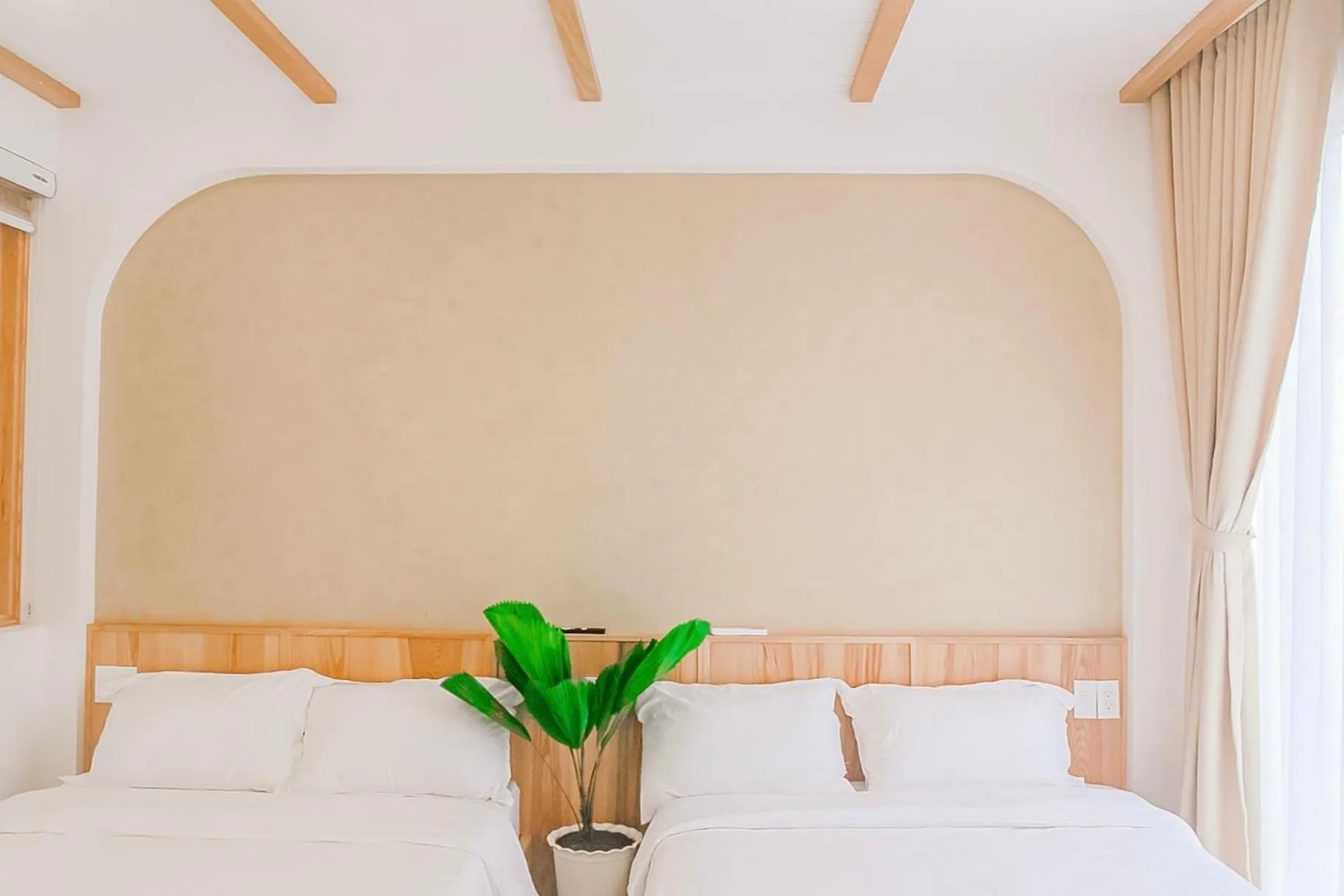 Bed in Baphu Beachwalk Apartment - 5 min walk to My Khe beach