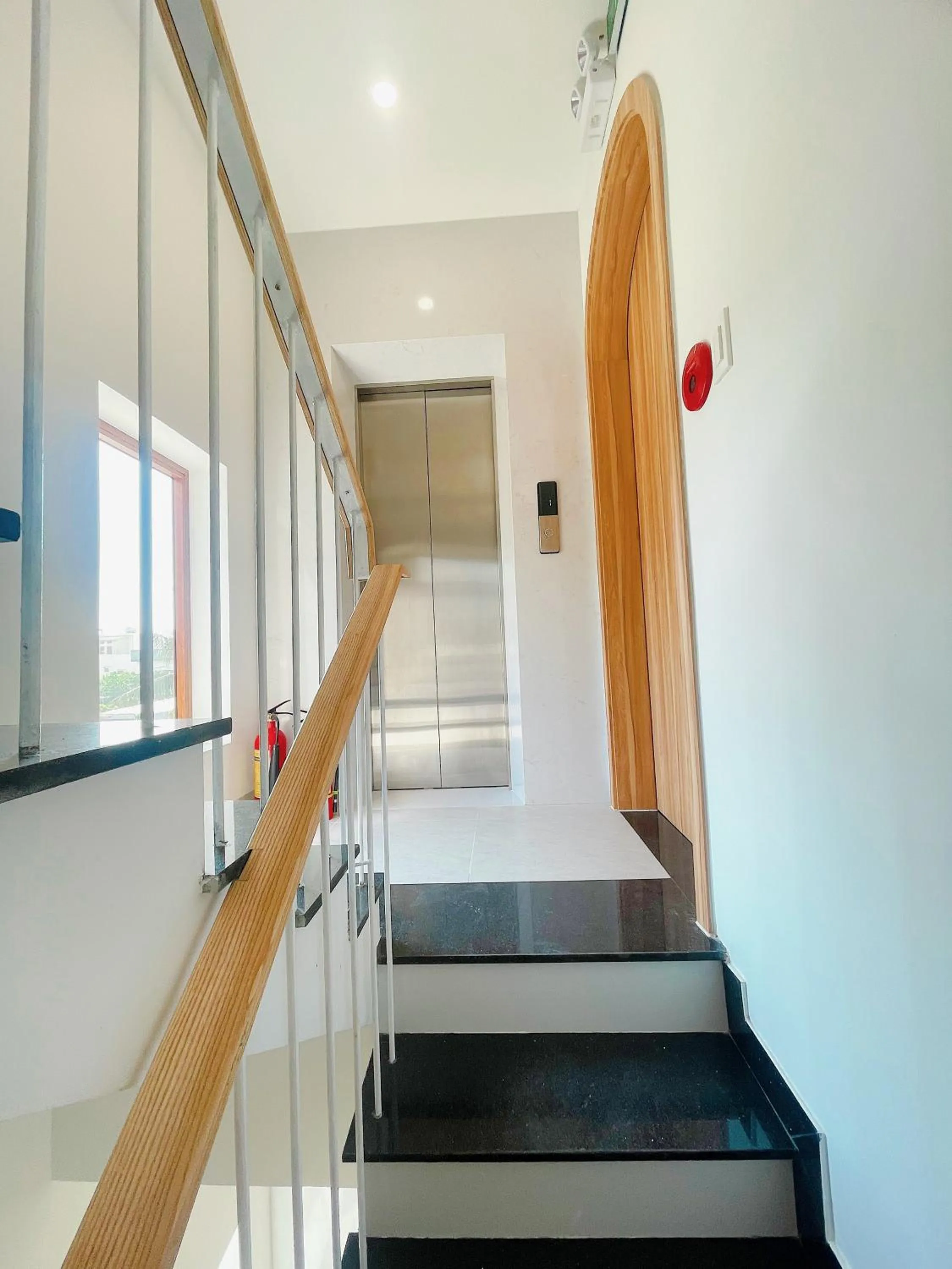 elevator in Baphu Beachwalk Apartment - 5 min walk to My Khe beach