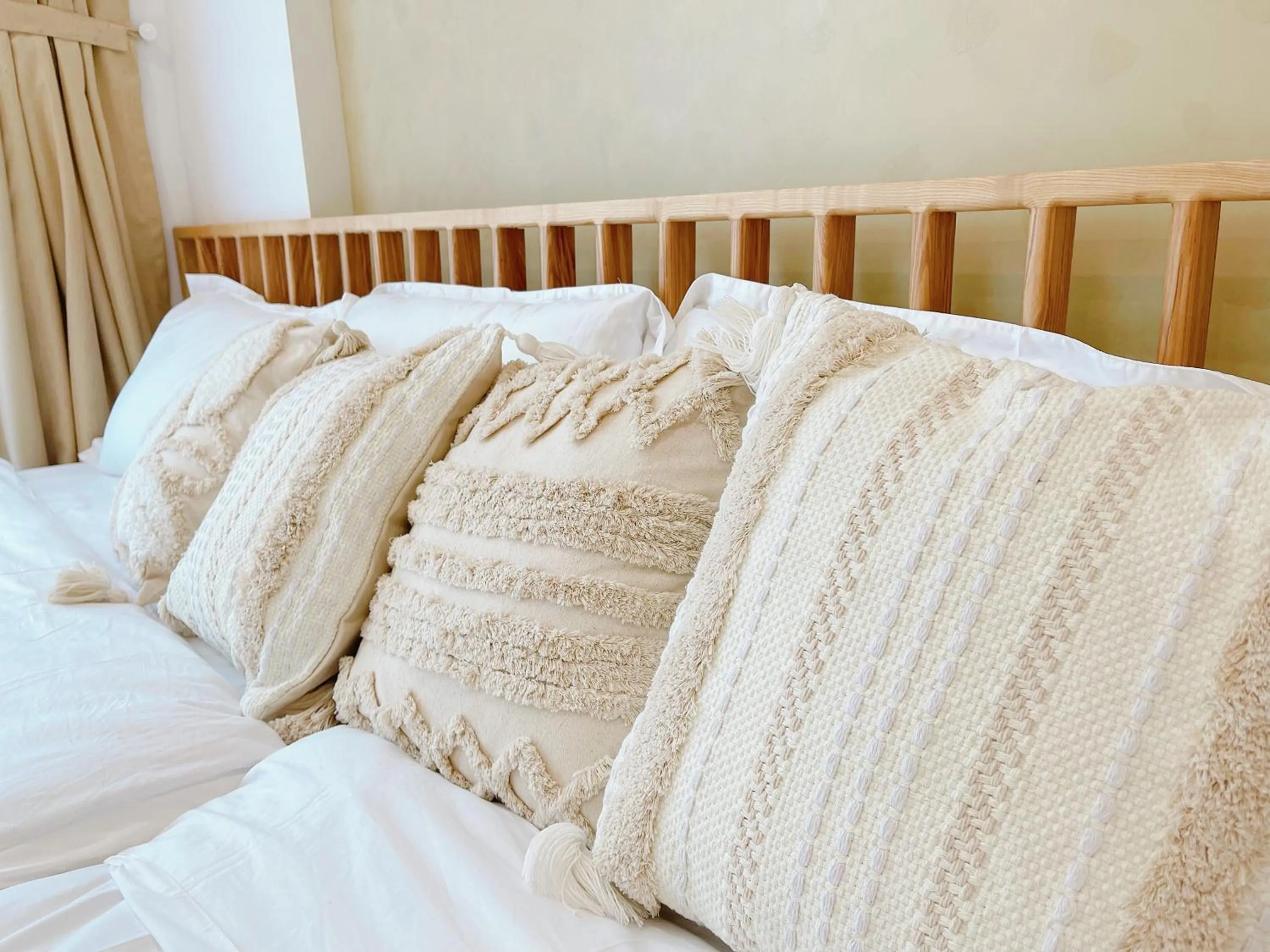 Bed in Baphu Beachwalk Apartment - 5 min walk to My Khe beach