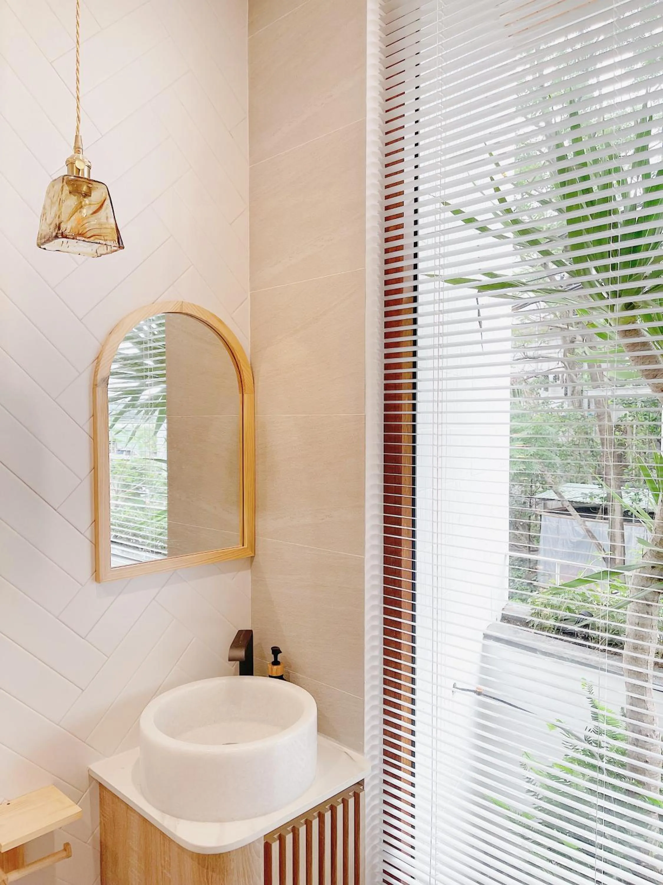 Bathroom in Baphu Beachwalk Apartment - 5 min walk to My Khe beach