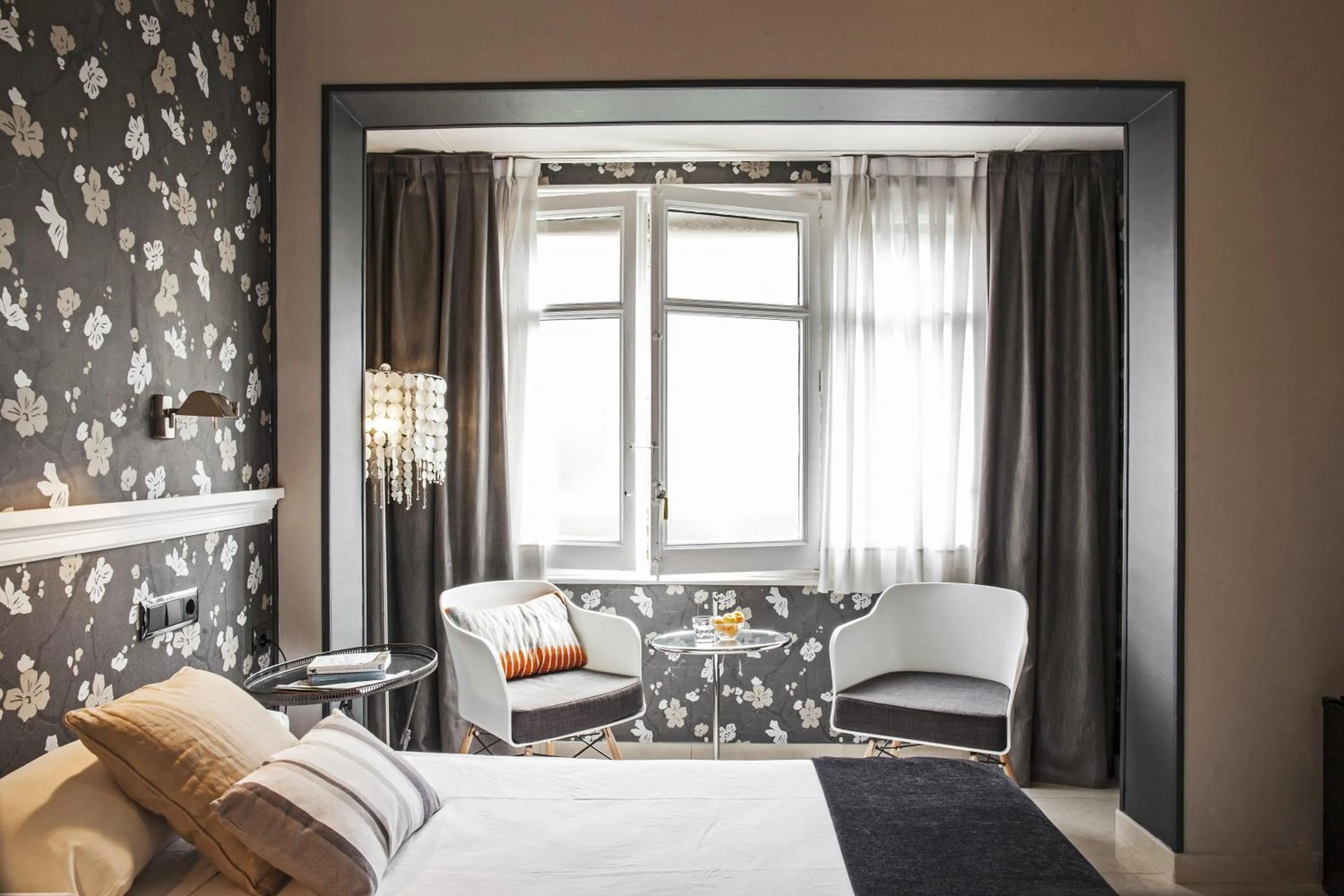 Photo of the whole room, Bed in AinB B&B Eixample-Muntaner