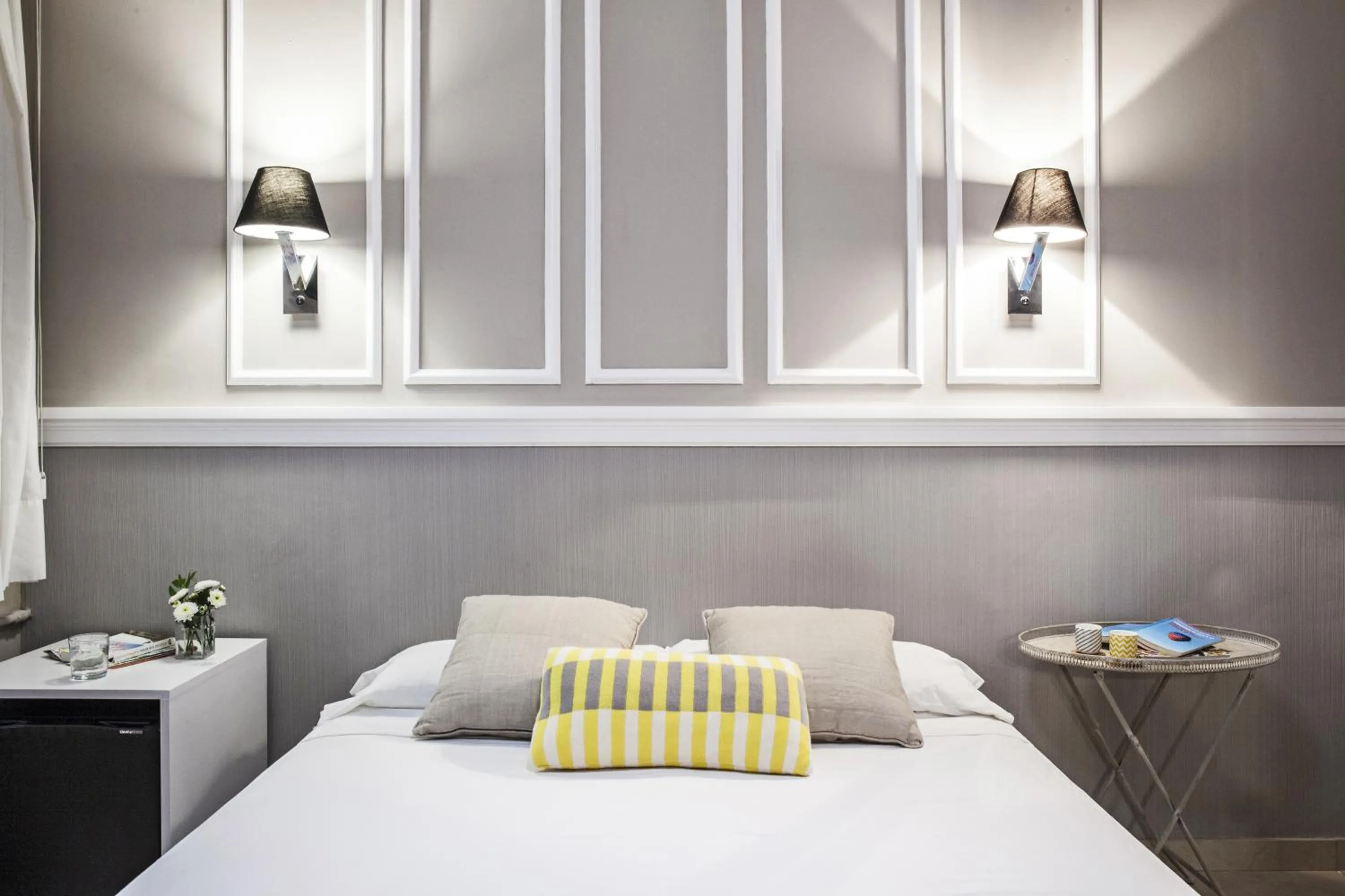 Photo of the whole room, Bed in AinB B&B Eixample-Muntaner