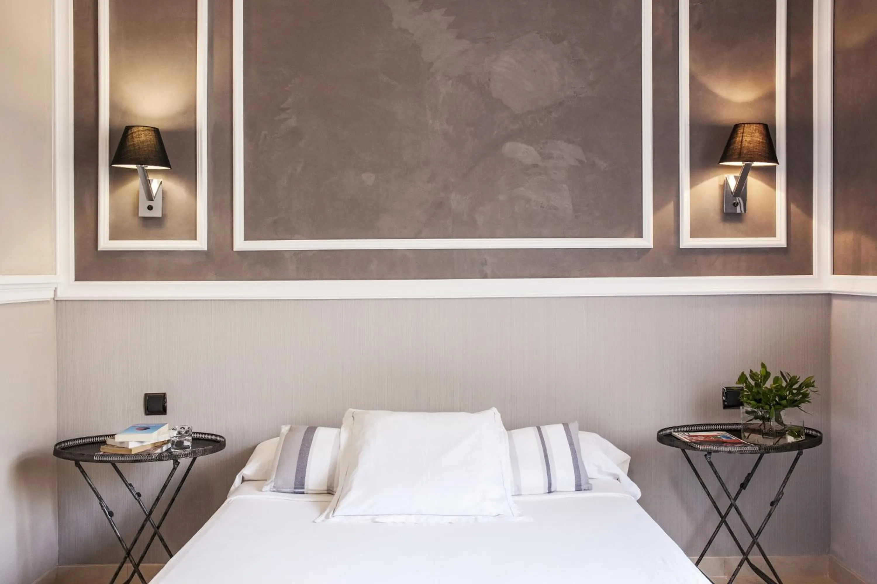 Photo of the whole room, Bed in AinB B&B Eixample-Muntaner