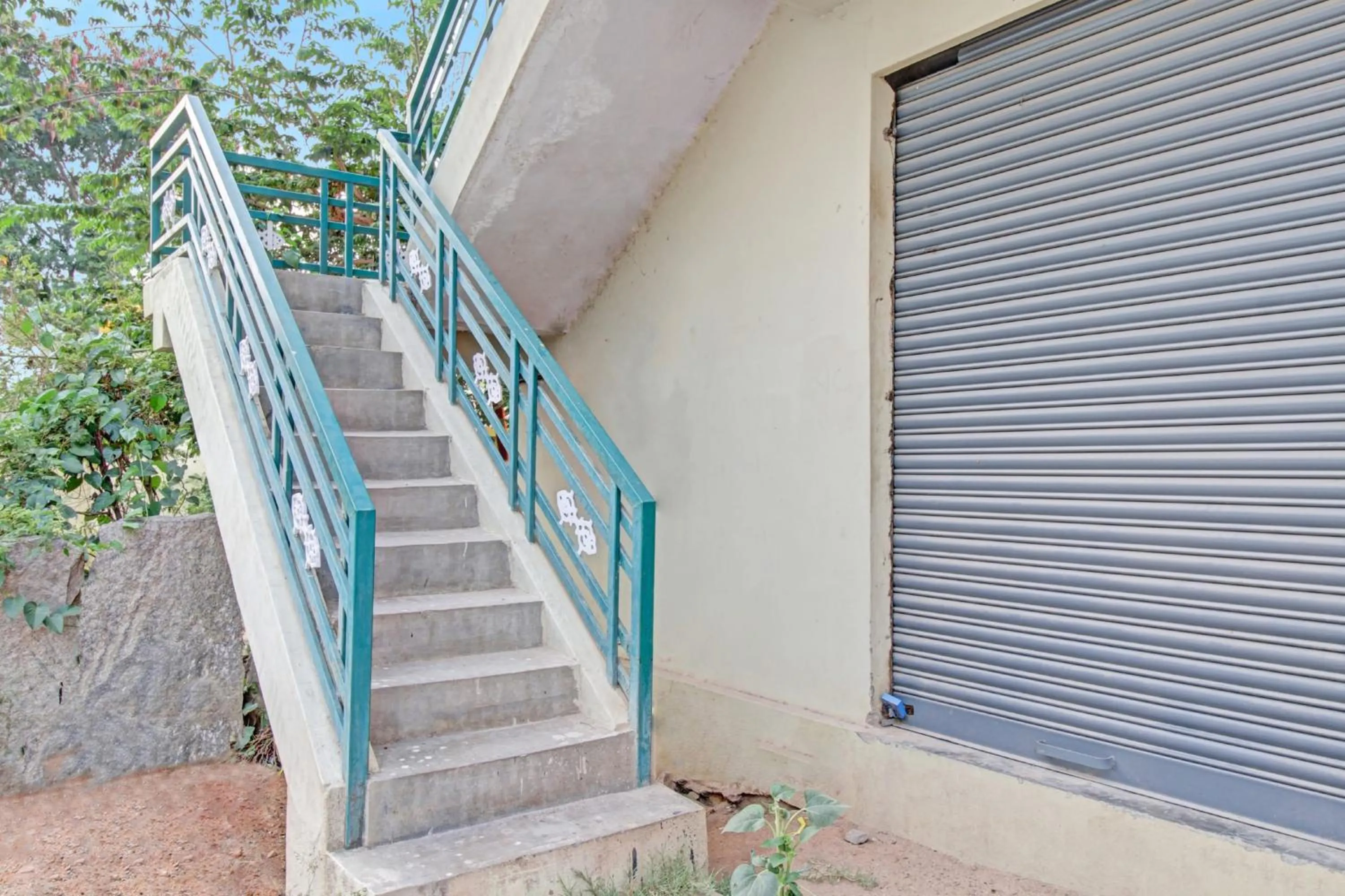 Facade/entrance in Hotel O New Mayuri Lodge