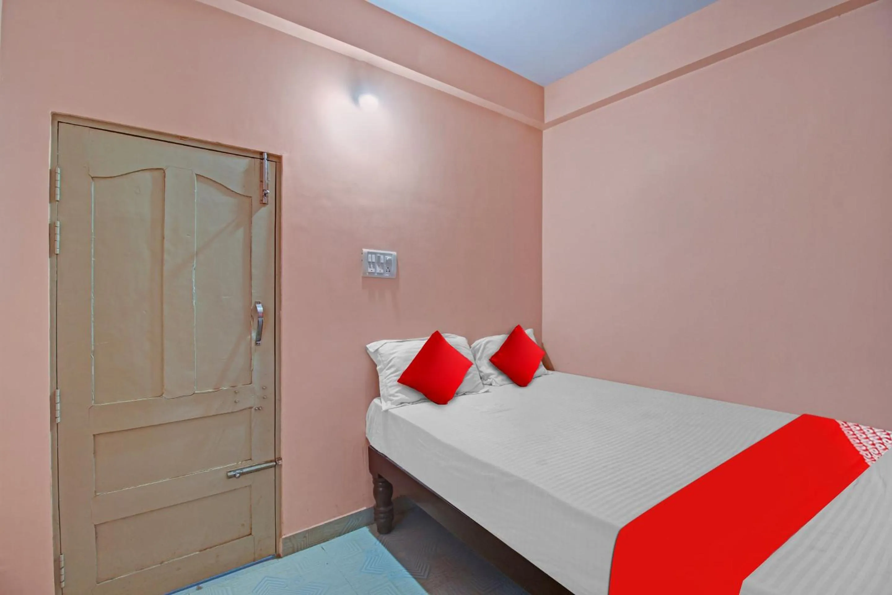 Bedroom, Bed in Hotel O New Mayuri Lodge