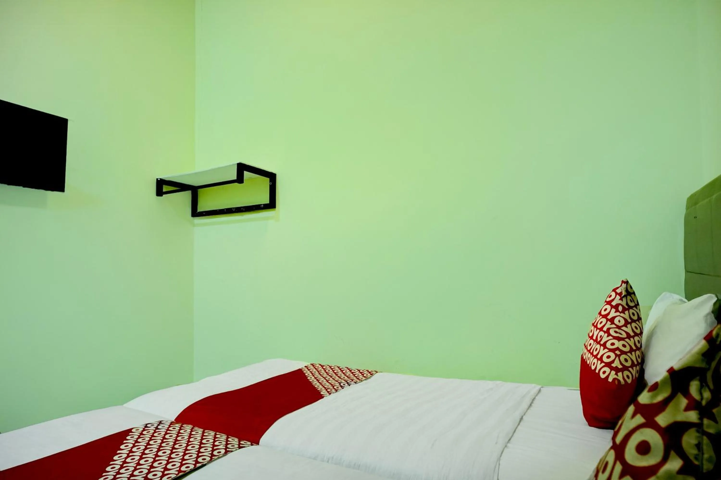 Bedroom, Bed in Hotel O Parapat Near Dermaga Ajibata Formerly Pudan Residence 2