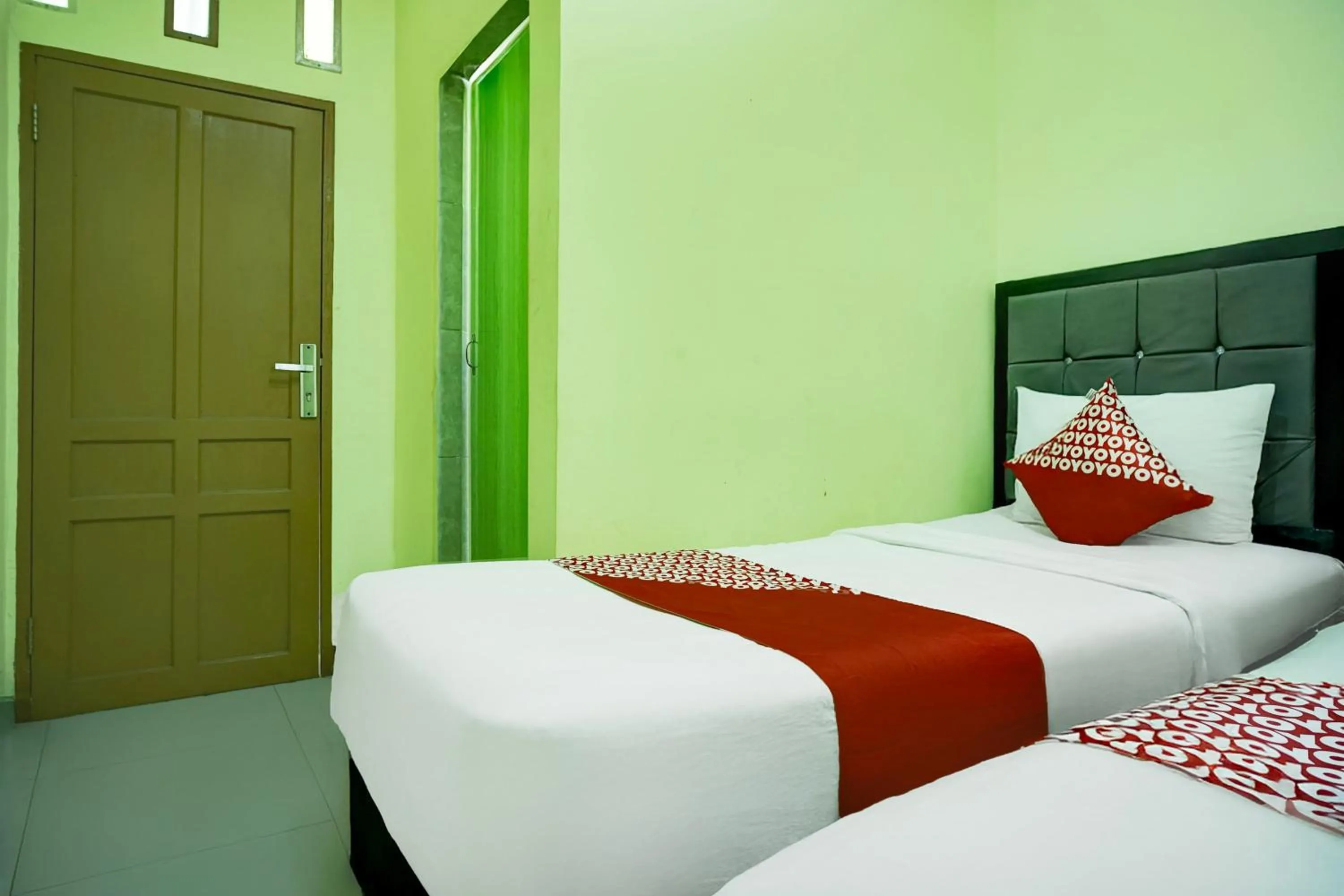 Bedroom, Bed in Hotel O Parapat Near Dermaga Ajibata Formerly Pudan Residence 2