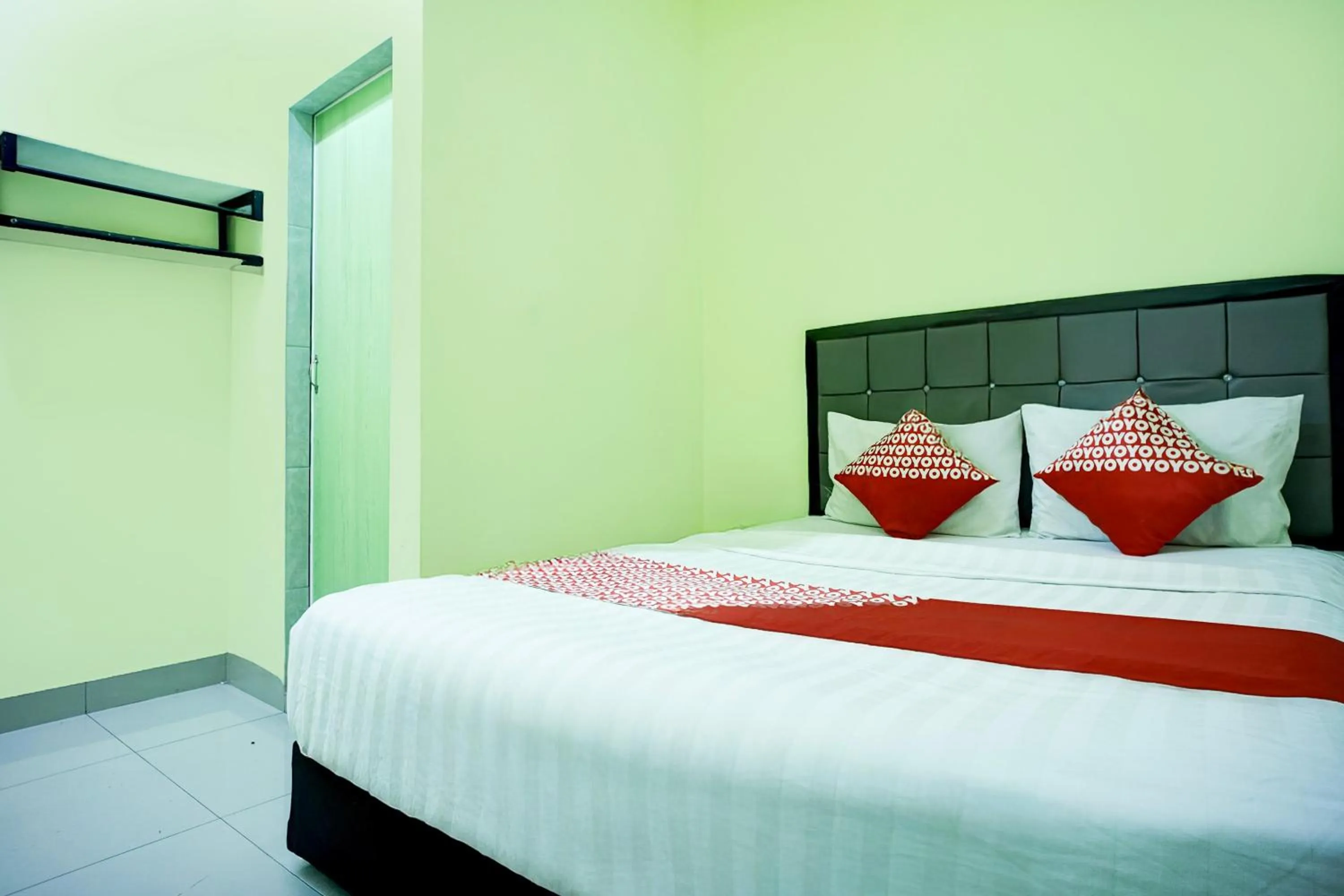 Bedroom, Bed in Hotel O Parapat Near Dermaga Ajibata Formerly Pudan Residence 2