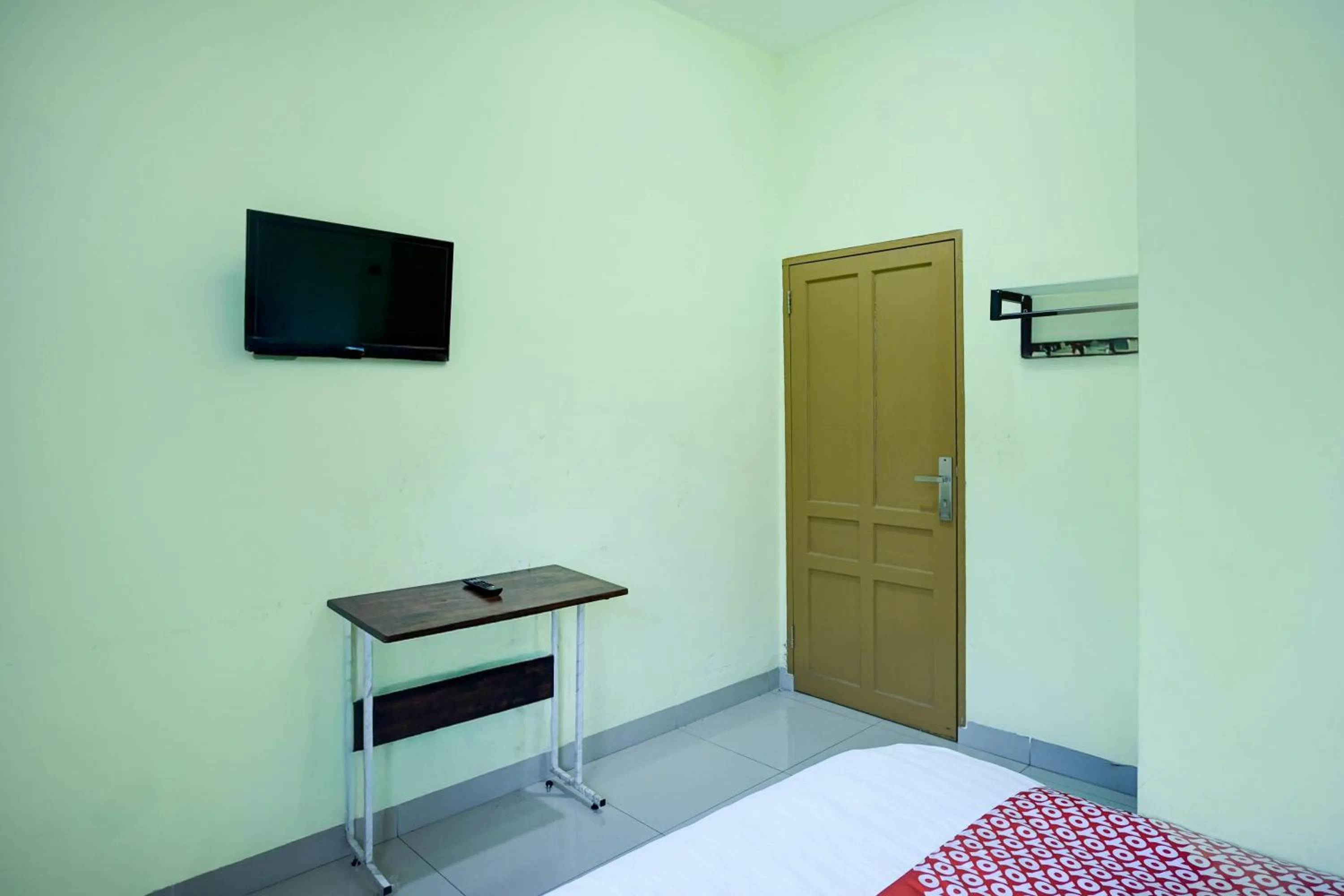 Bedroom, Bed in Hotel O Parapat Near Dermaga Ajibata Formerly Pudan Residence 2