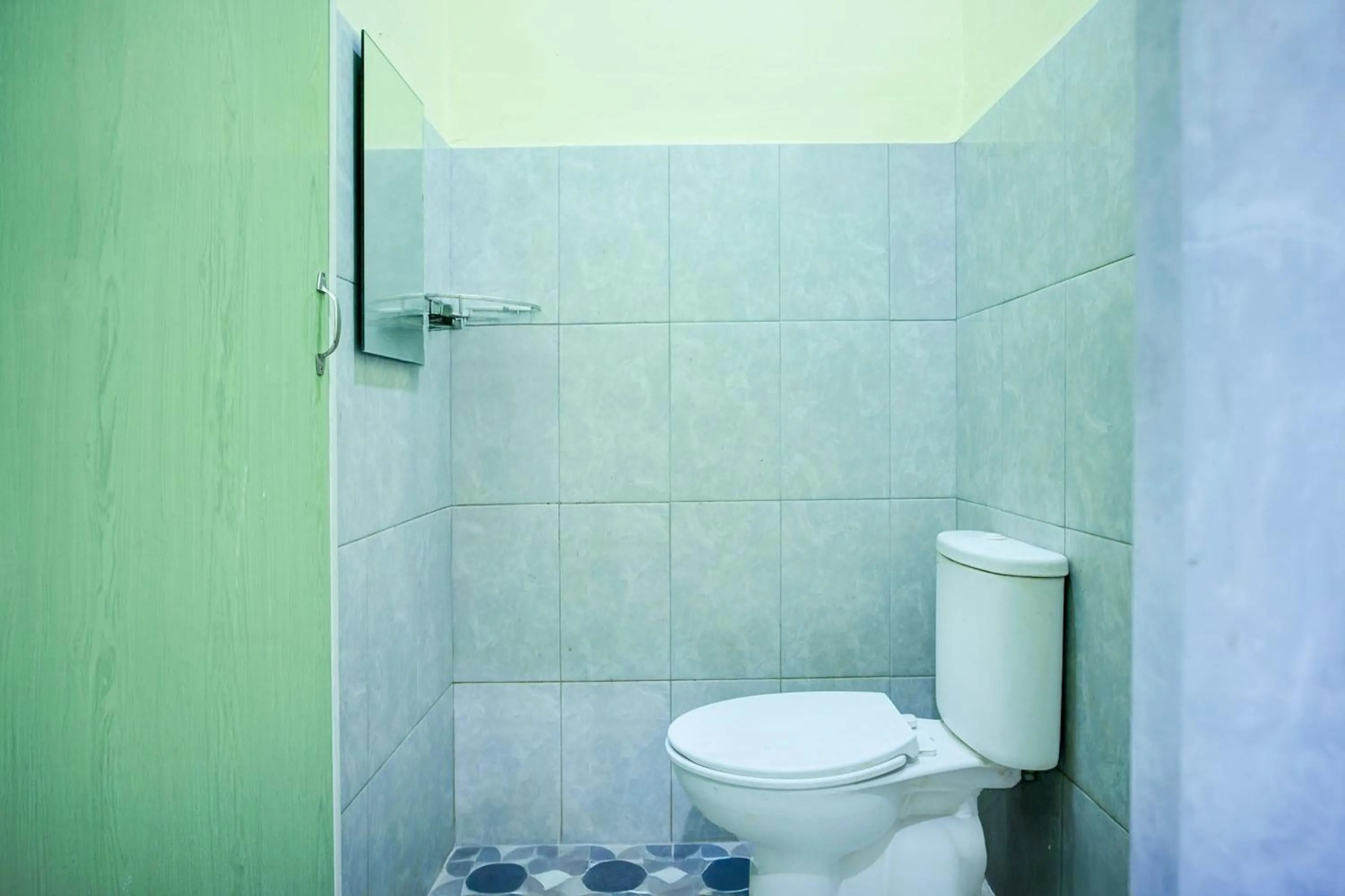 Bathroom in Hotel O Parapat Near Dermaga Ajibata Formerly Pudan Residence 2