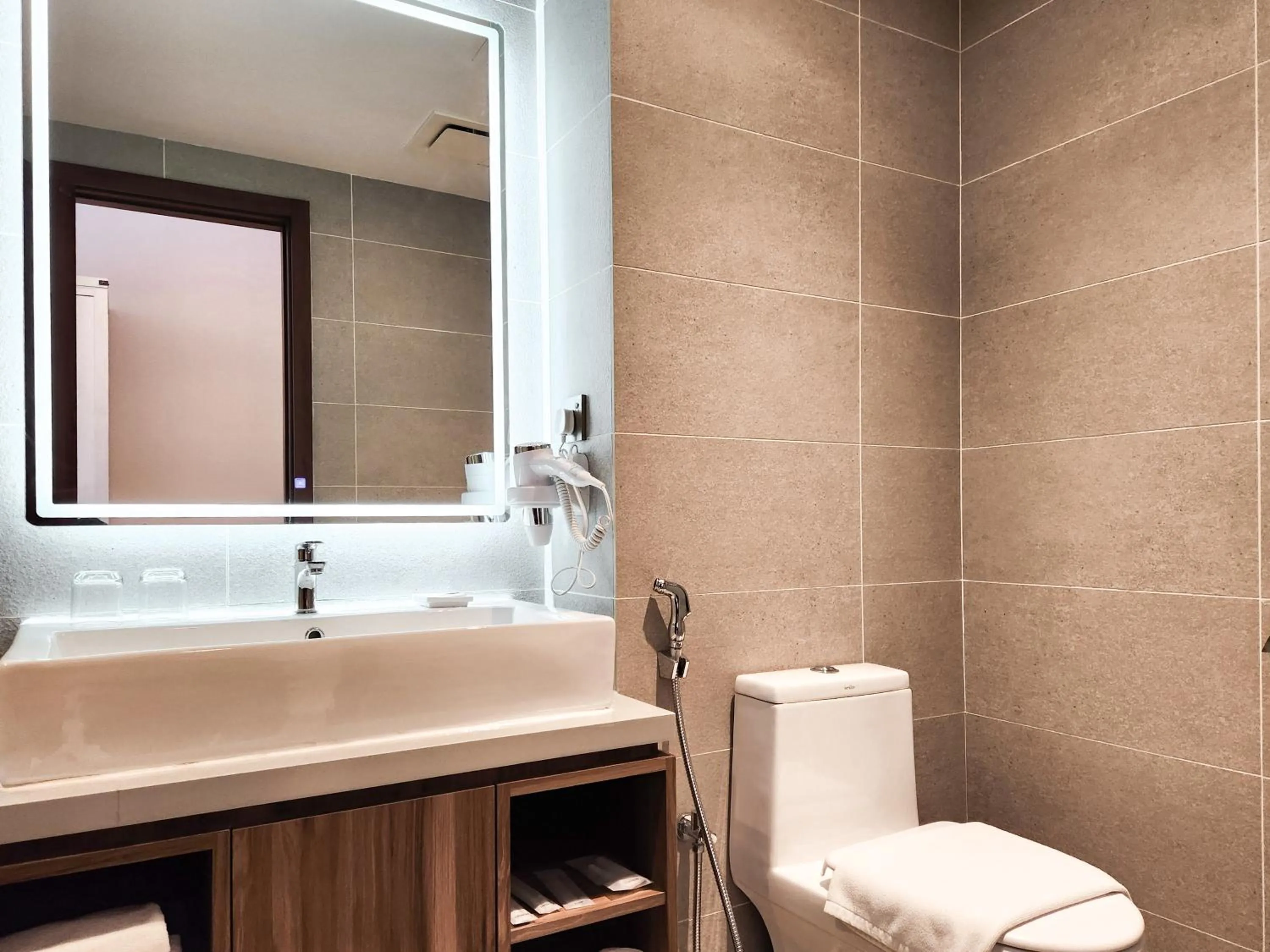 Toilet in FOX Hotel Glenmarie Shah Alam