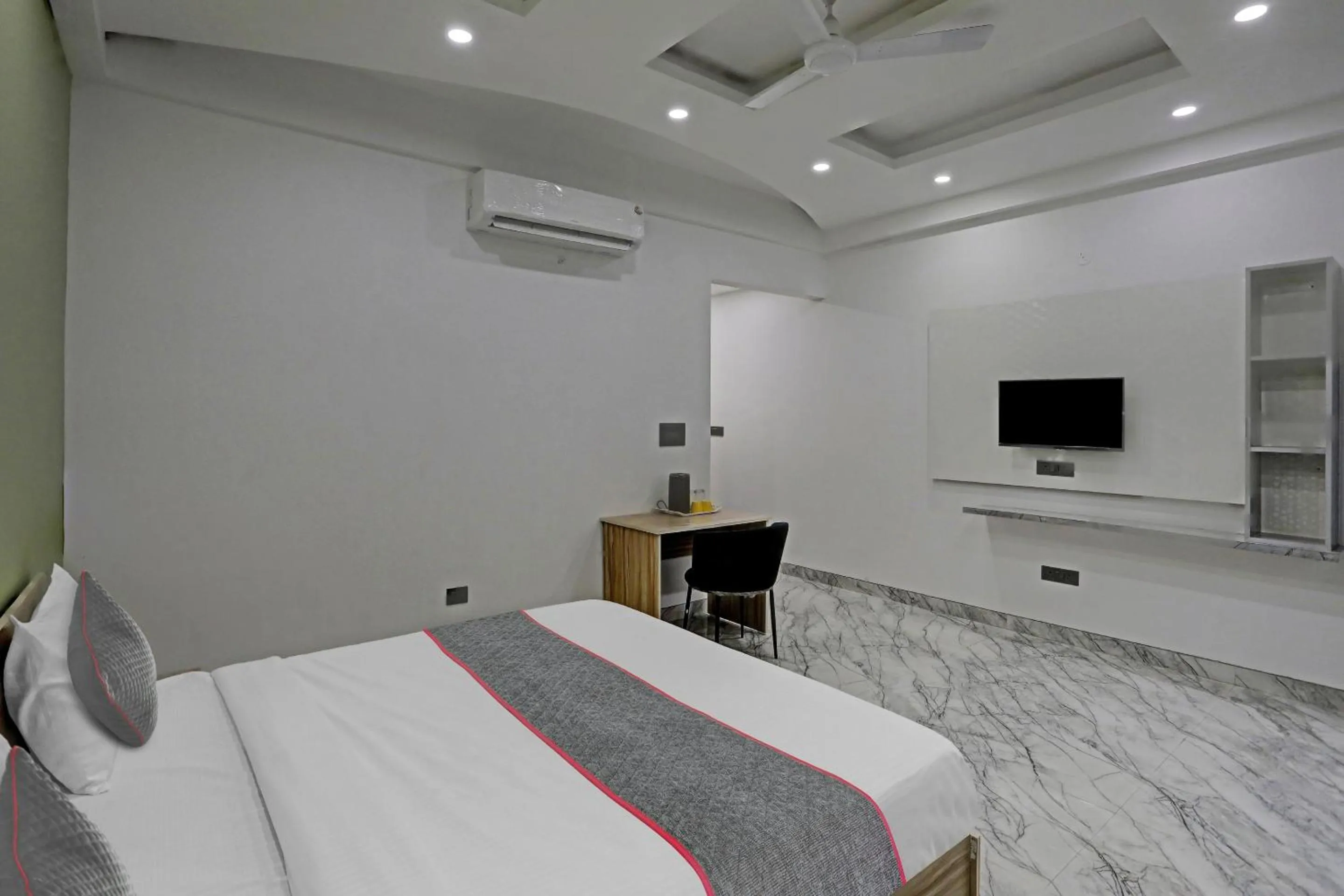 Bedroom, Bed in Townhouse Xanthe - Boutique Hotel