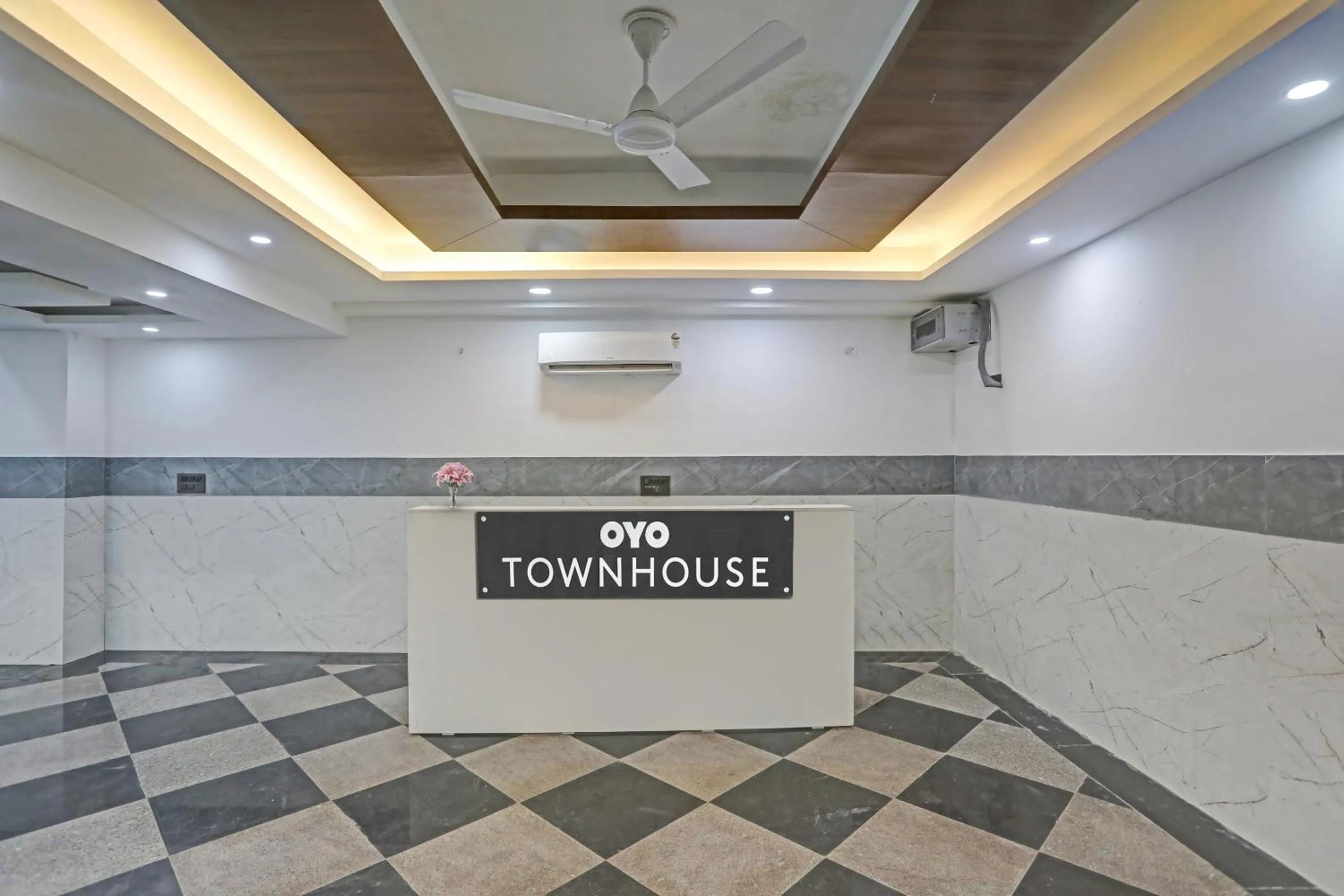 Lobby or reception in Townhouse Xanthe - Boutique Hotel