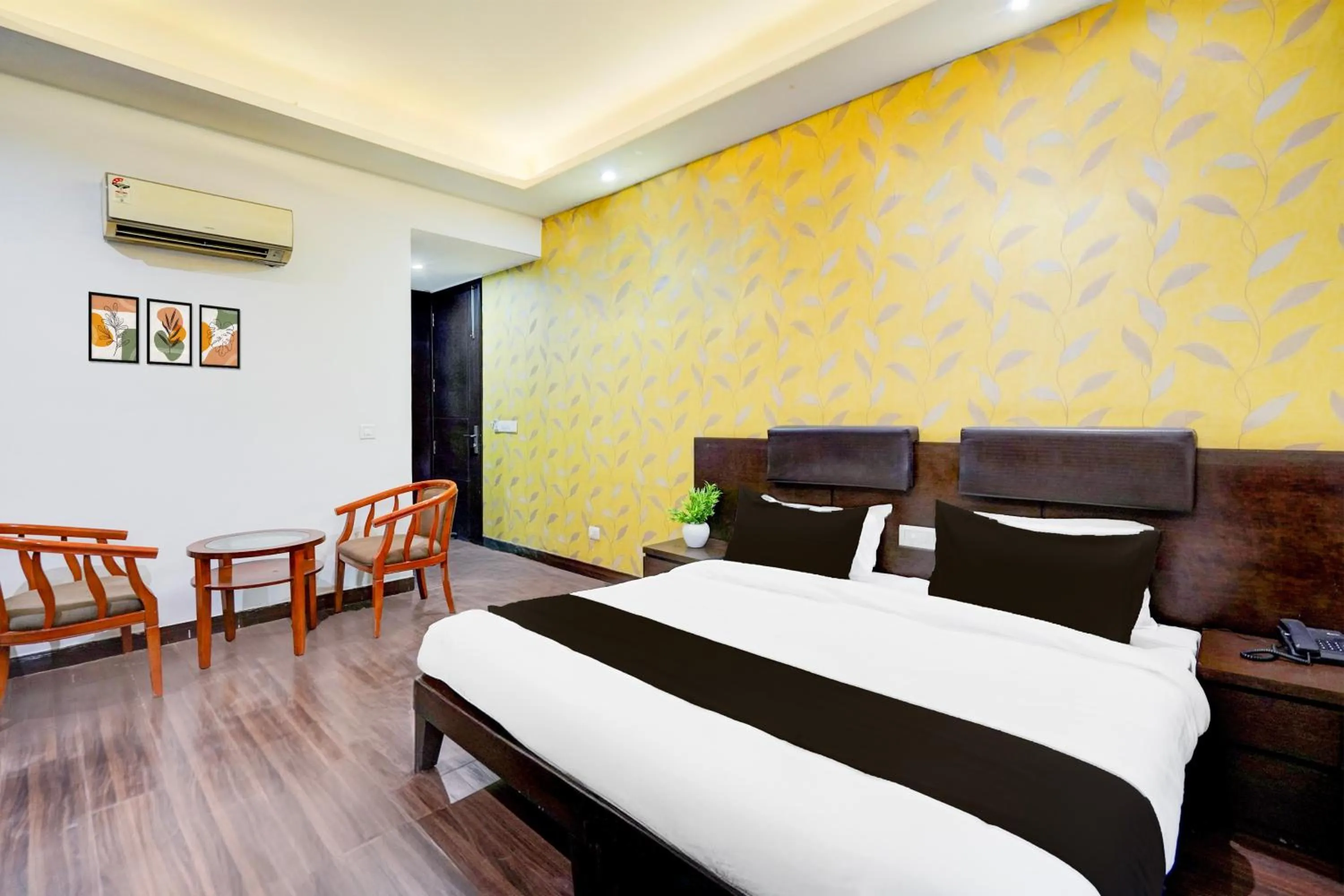 Bedroom, Bed in Super Townhouse Sector 51 Noida Near Metro Station