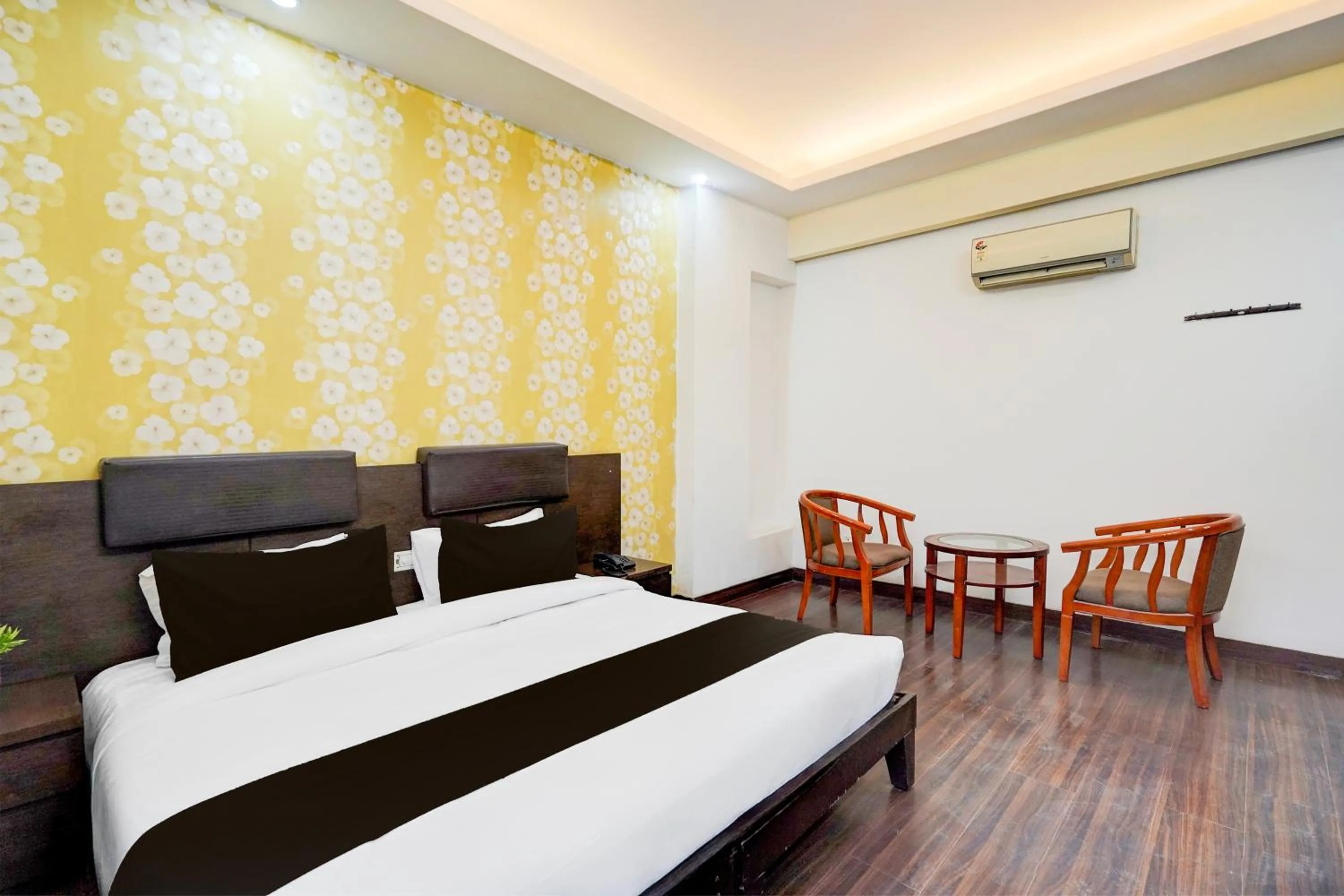 Bedroom, Bed in Super Townhouse Sector 51 Noida Near Metro Station