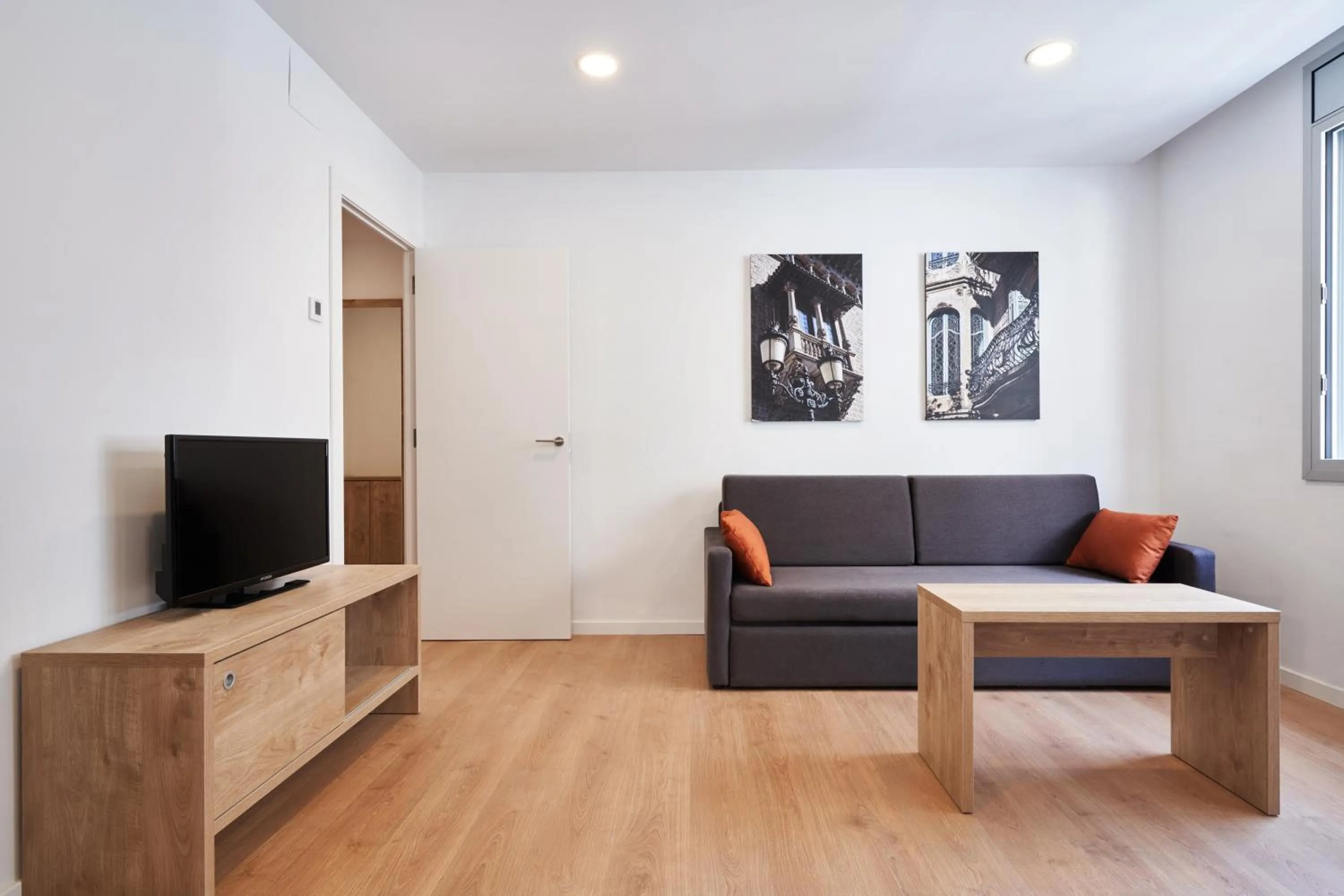 Communal lounge/ TV room in Aparthotel Augusta