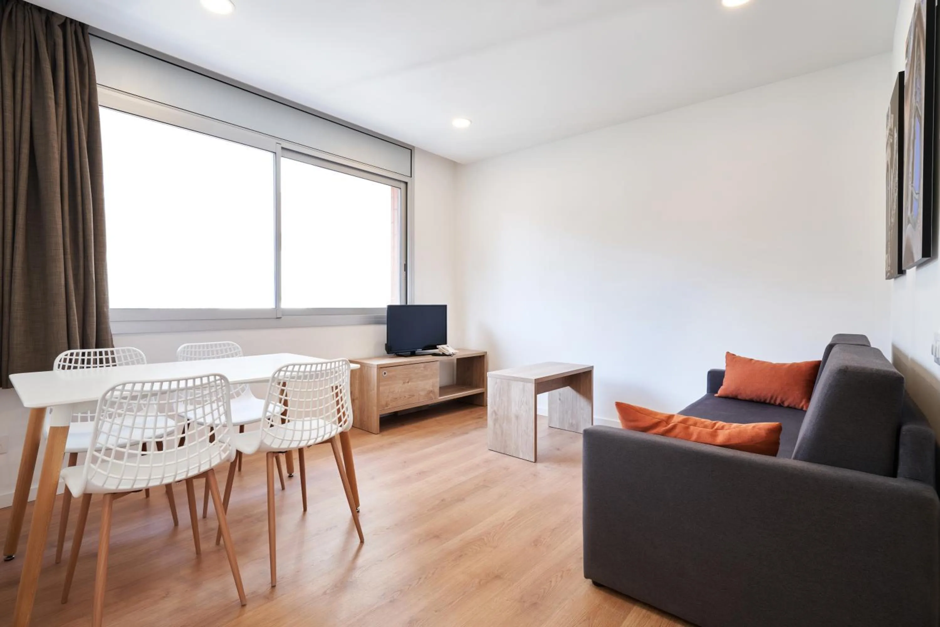 Communal lounge/ TV room in Aparthotel Augusta