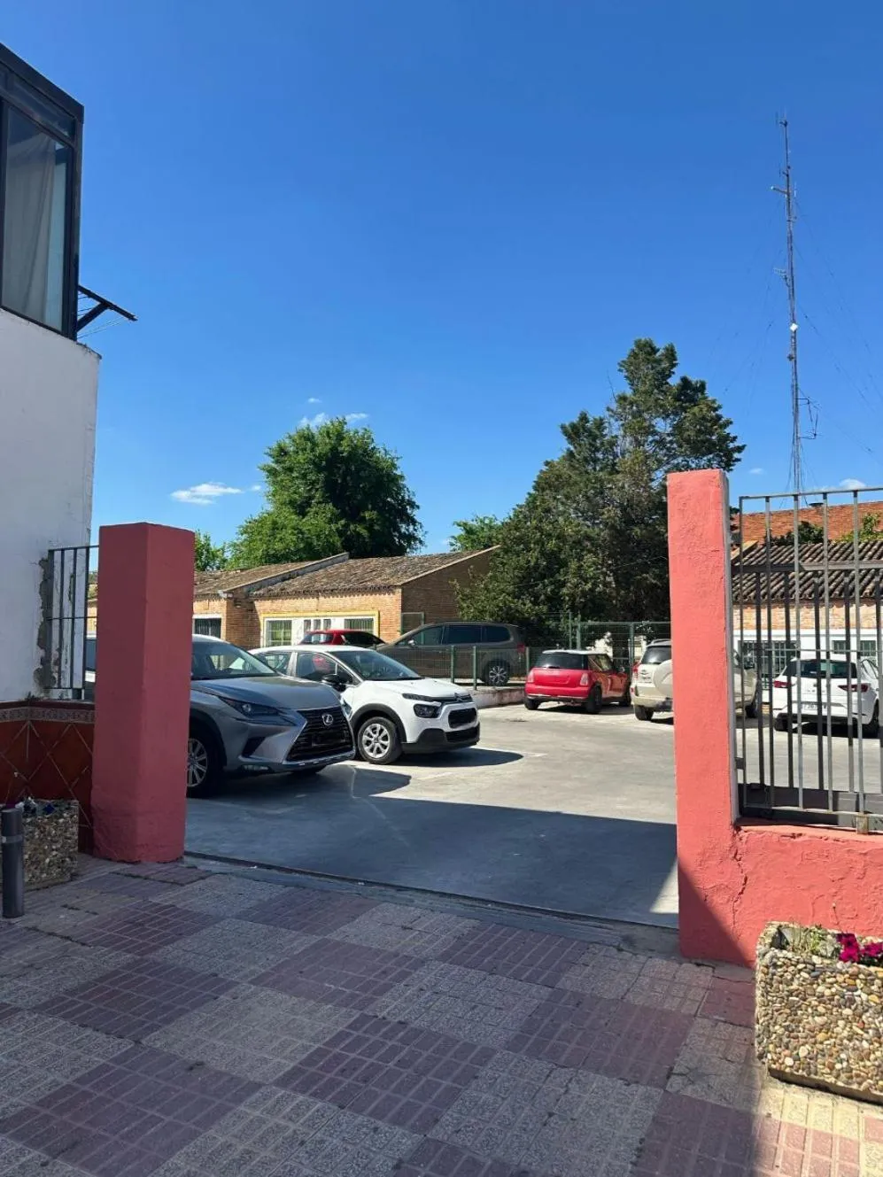 Parking in HOTEL HACIENDA SANTA BARBARA
