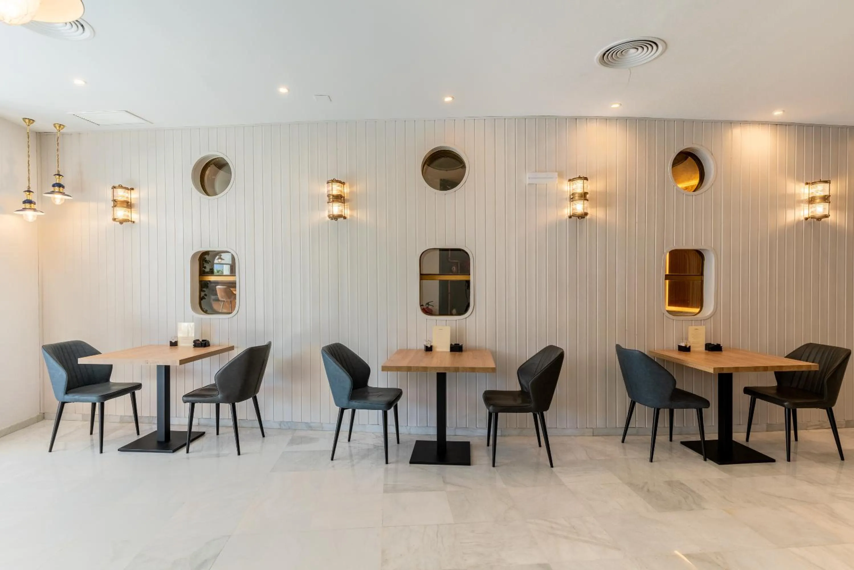 Lounge or bar in HOTEL HACIENDA SANTA BARBARA