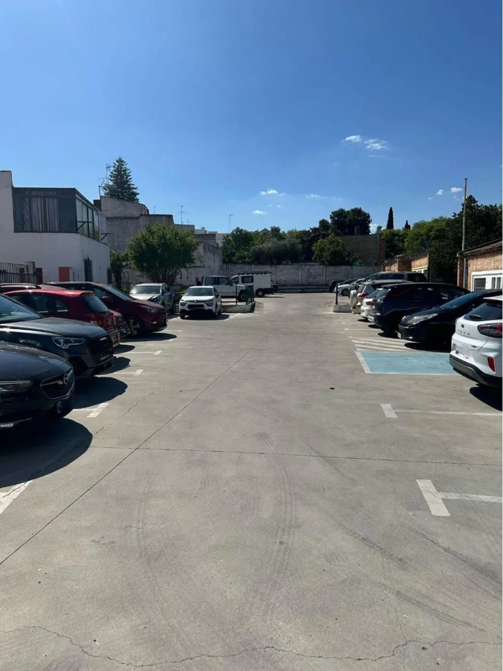 Parking in HOTEL HACIENDA SANTA BARBARA