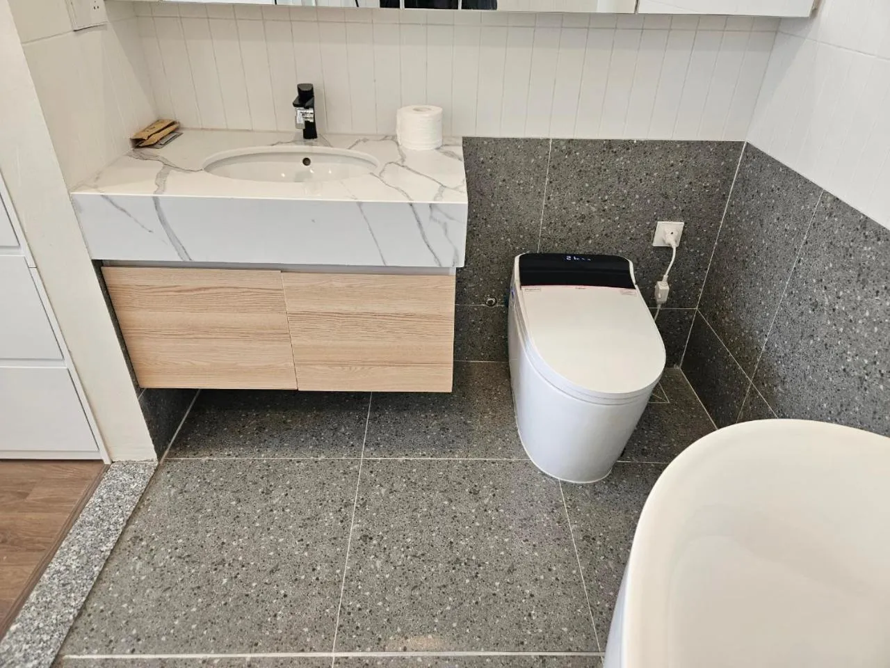 Toilet in Ruby Serviced Apartment Phan Ke Binh