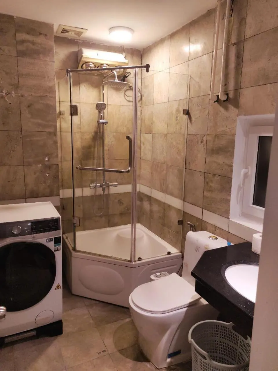 Shower in Ruby Serviced Apartment Phan Ke Binh