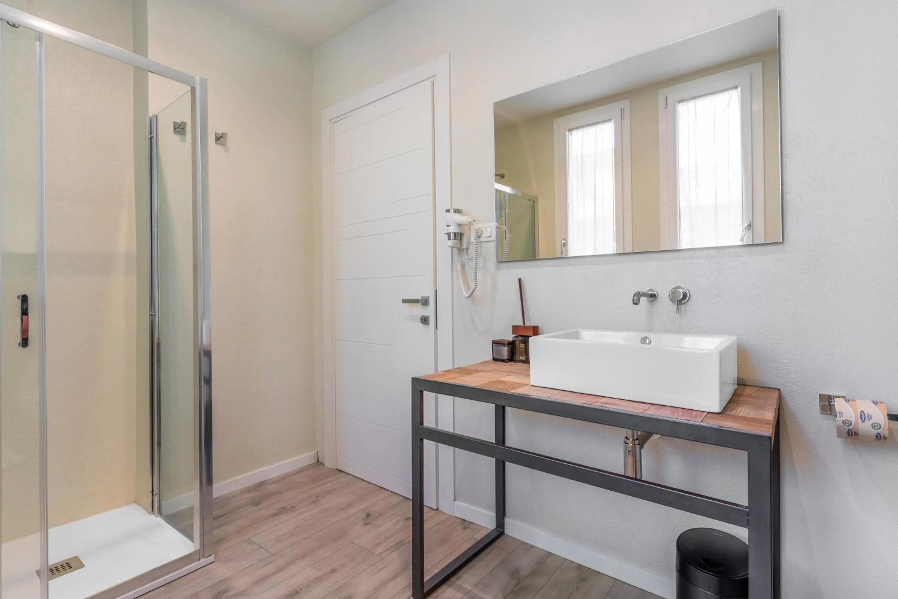 Shower in Meneghina Suites Foresteria Lombarda